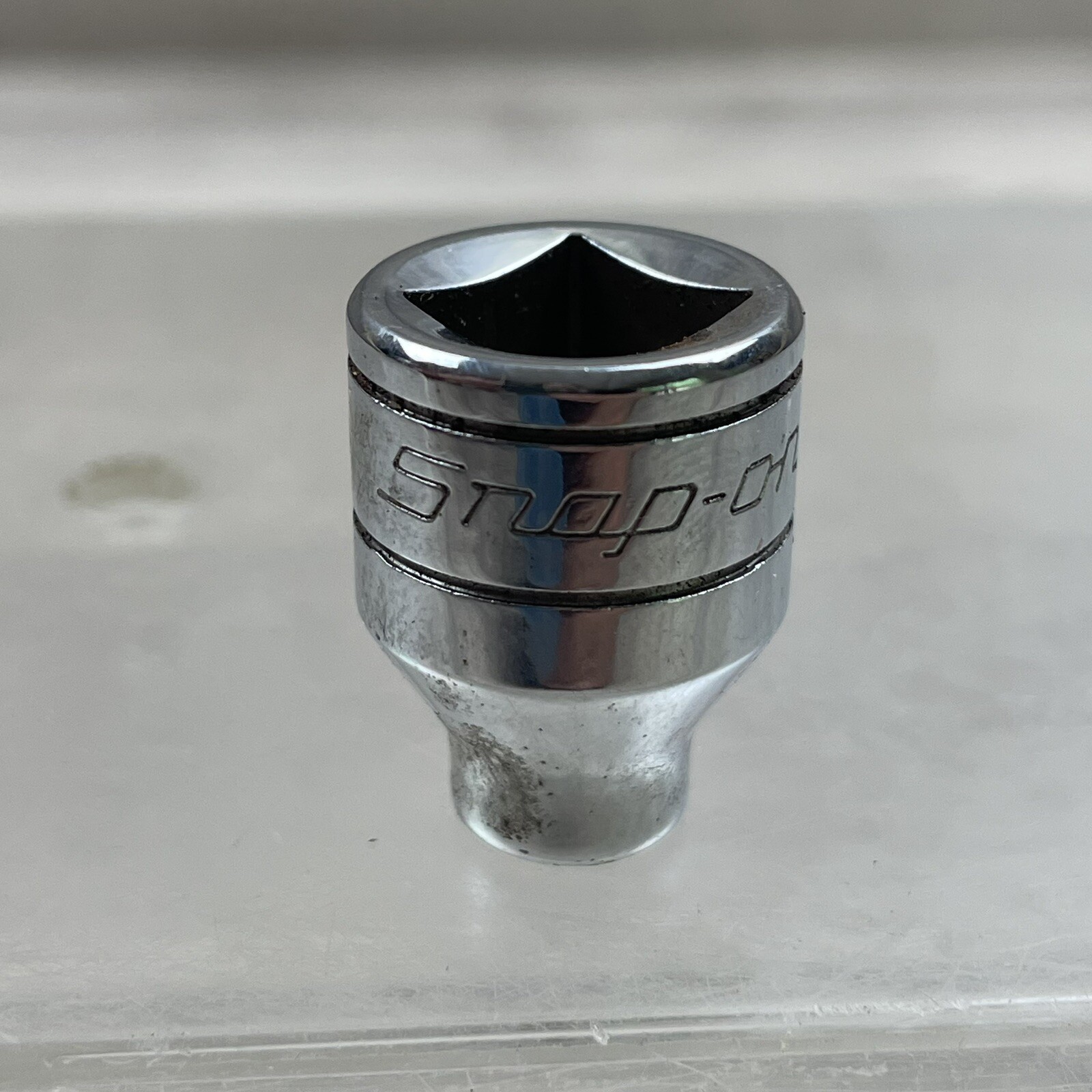 Snap-On (FS081) 3/8″ Drive 6-Point SAE 1/4″ Shallow Socket