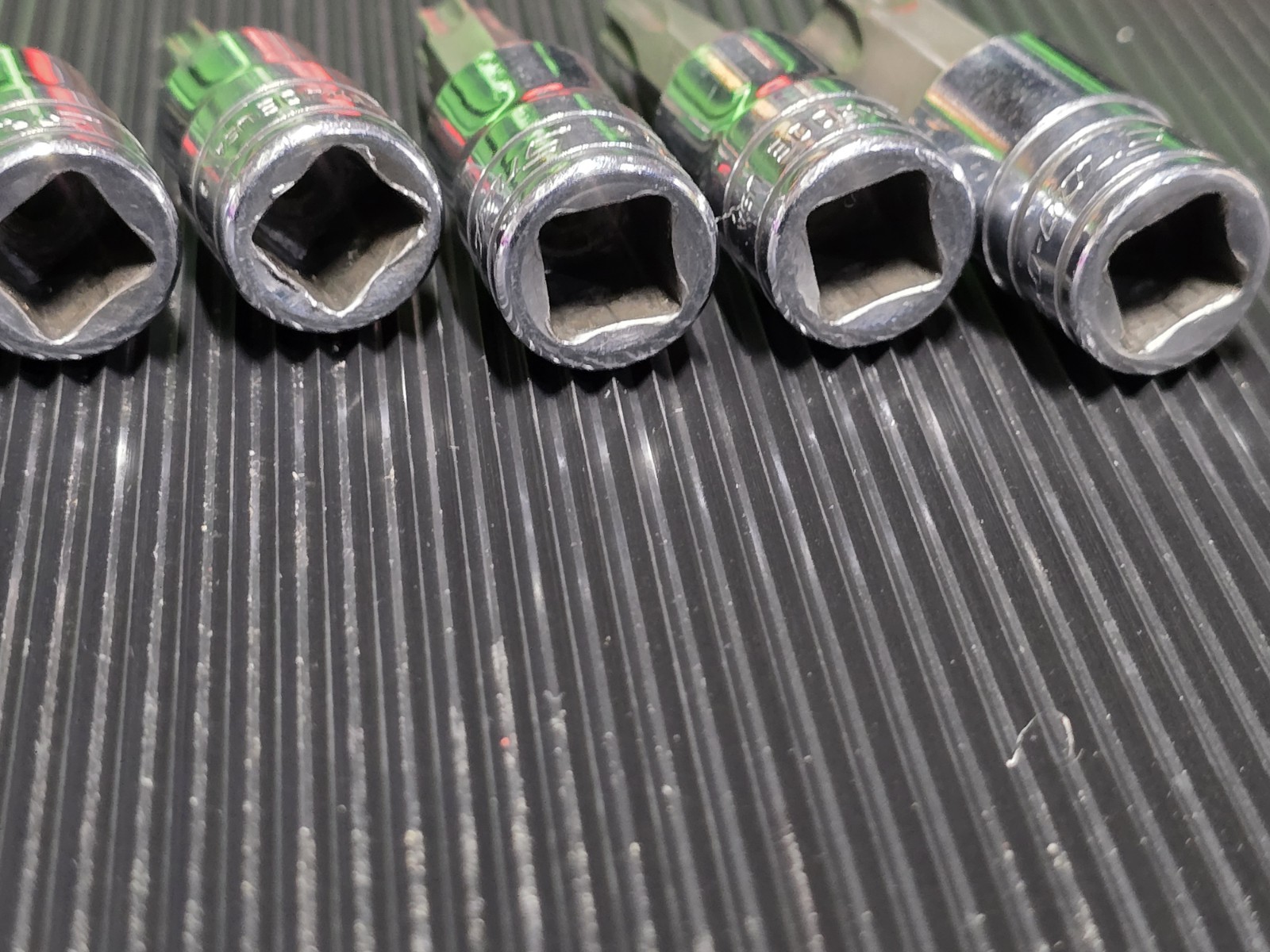 Snap On 5 Piece 3/8 Drive Torx Socket Set. Excellent Condition. Sizes Listed