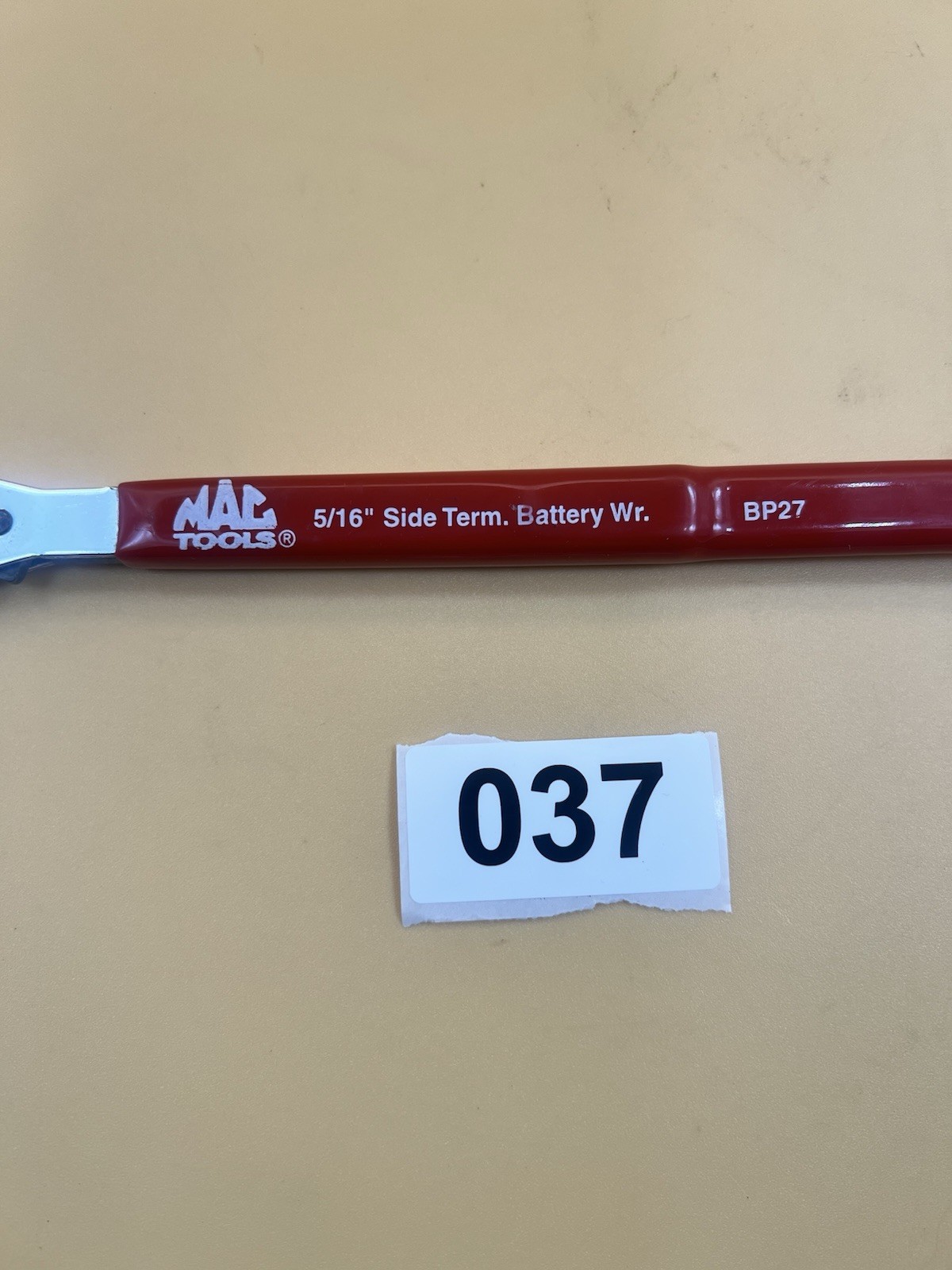 Mac Tools USA 9.5″ Long 5/16″ Ratcheting Reversible Battery Terminal Wrench BP27