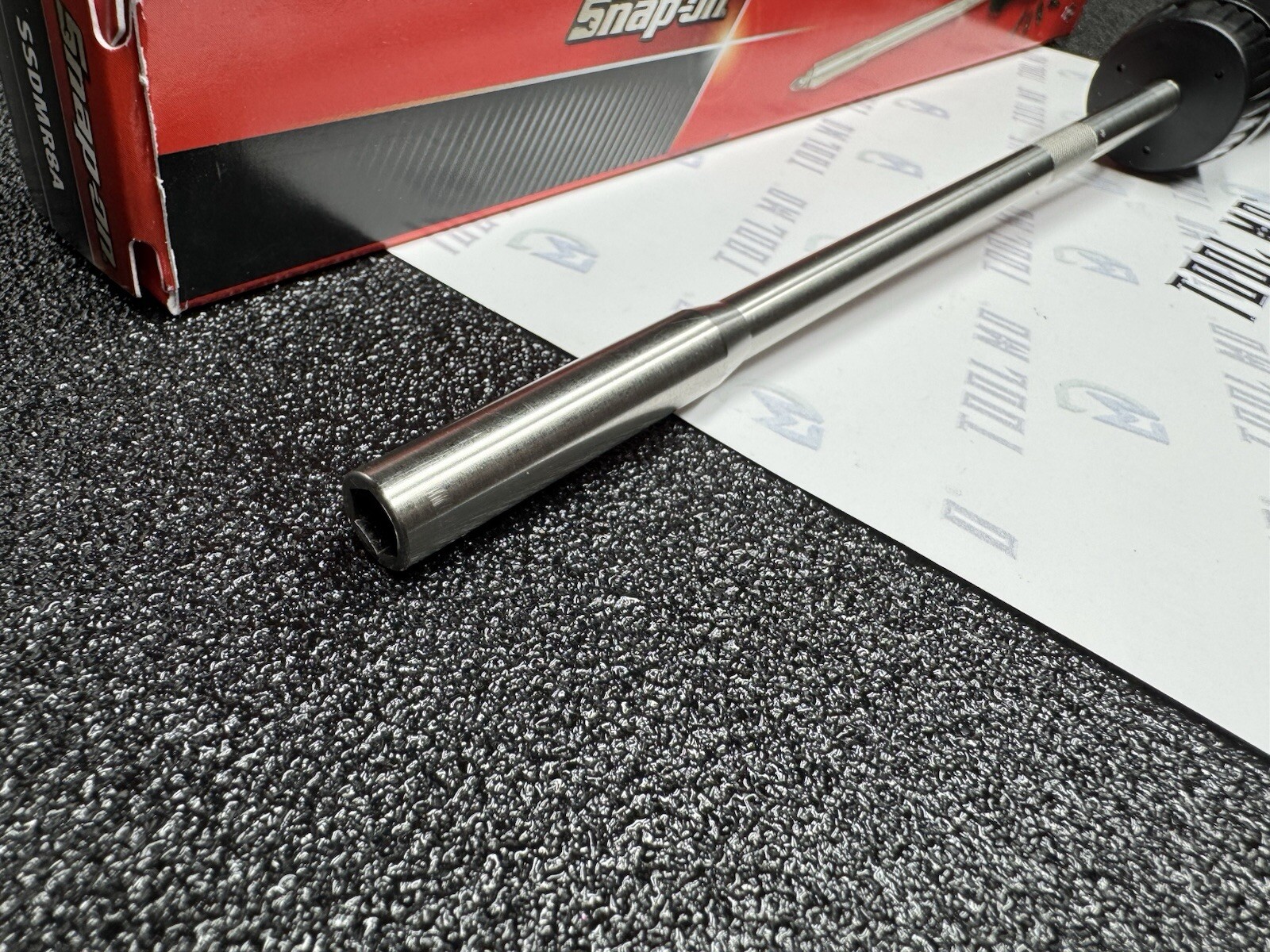 Snap-on Tools USA NEW BLACK Hard Grip 8″ Shaft Ratcheting Screwdriver SSDMR8A