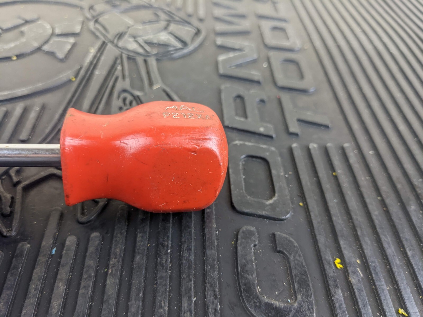 #av310 MAC Tools USA Model P212XA #2 Philips Stubby Red Hard Handle Screwdriver