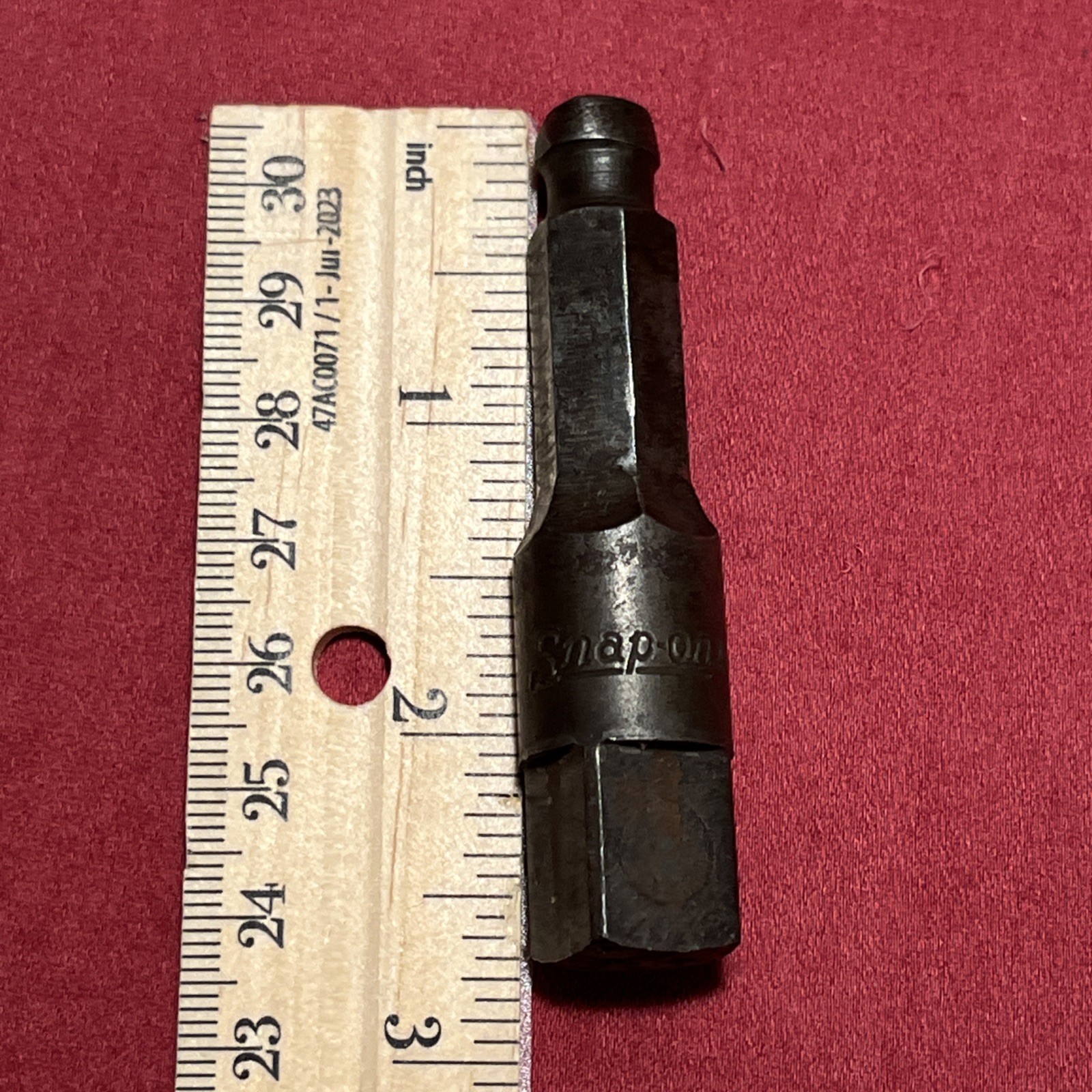 Snap-on A3011 Is A 1/2-inch Drive 7/16-inch Hex Shank Quick-change Socket T326