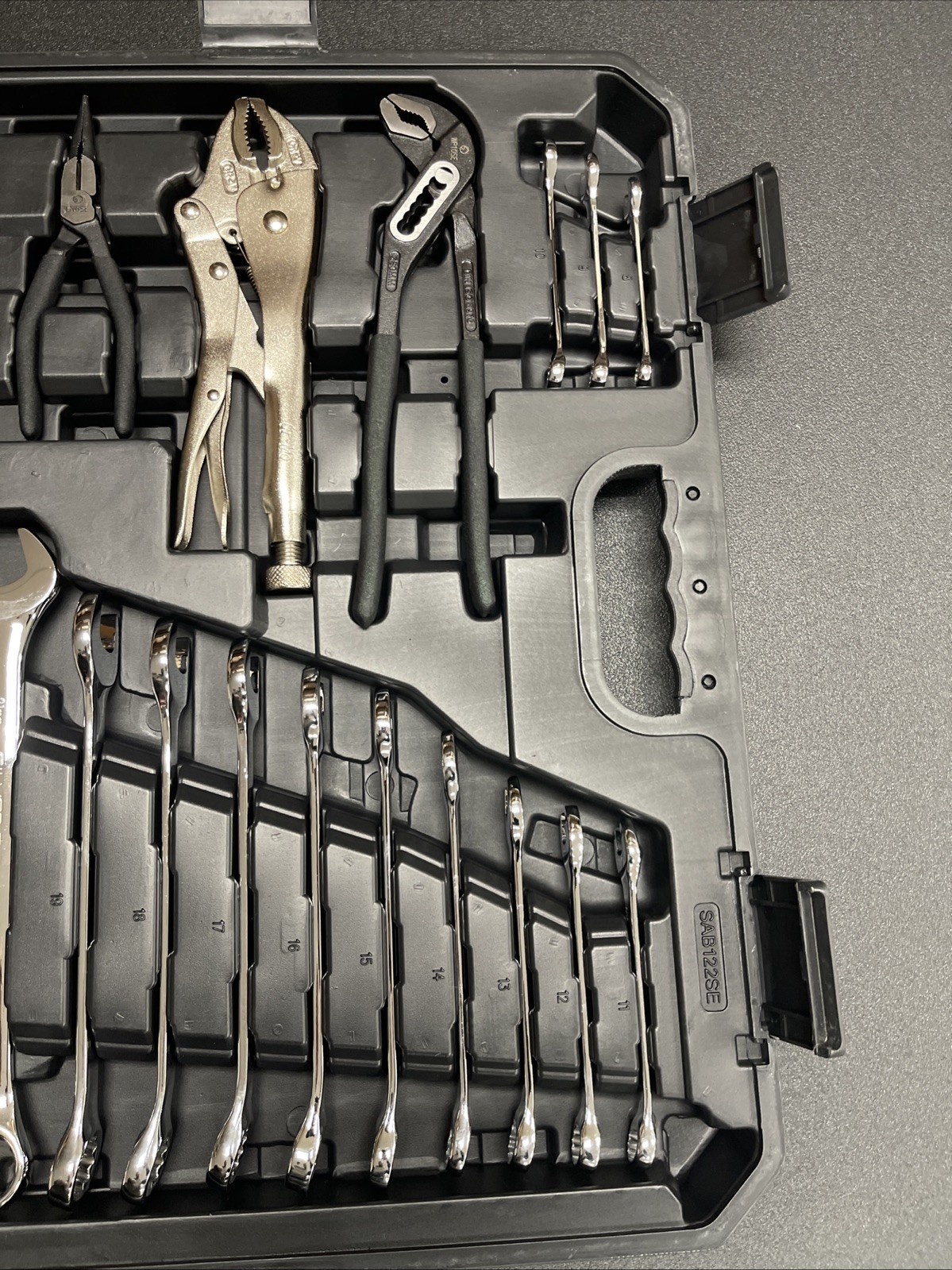 Matco Tools SAB122SE 122 PIECE 1/4″ & 3/8″ DRIVE SILVER EAGLE® MASTER TOOL SET