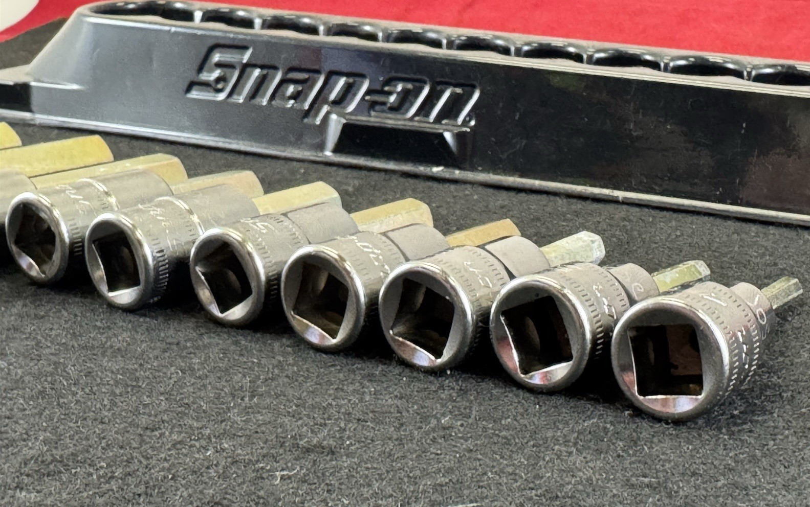 Snap-On 11 pc 3/8″ Drive Metric Standard Hex Bit Socket Set (4-14 mm) 211EFAMY