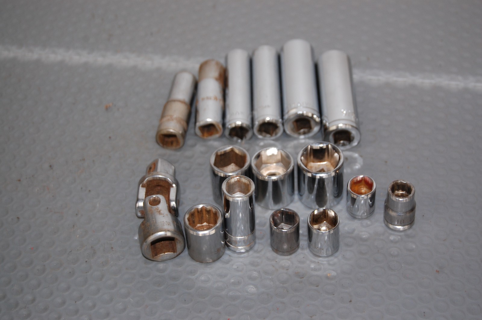 B9 3/8, 1/4, Dr Sockets Sae & Metric Sockets 15 Total & 1/2″ drive Swivel