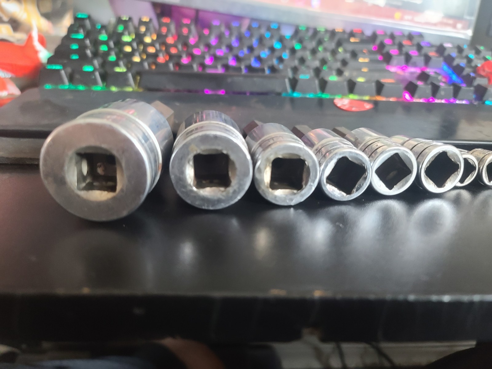 Snap On 8pc SAE HEX HEAD SET 1/2 DR AND 3/8 DR 1 FALLS OUT