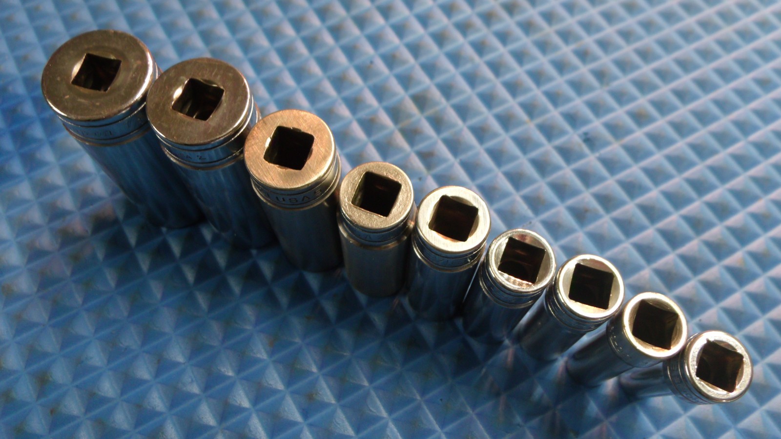 9 PCS. «SNAP-ON» U.S.A. 3/8″ DRIVE 12 POINT DEEP SOCKETS: 5/16 – 7/8″ ON CLIP