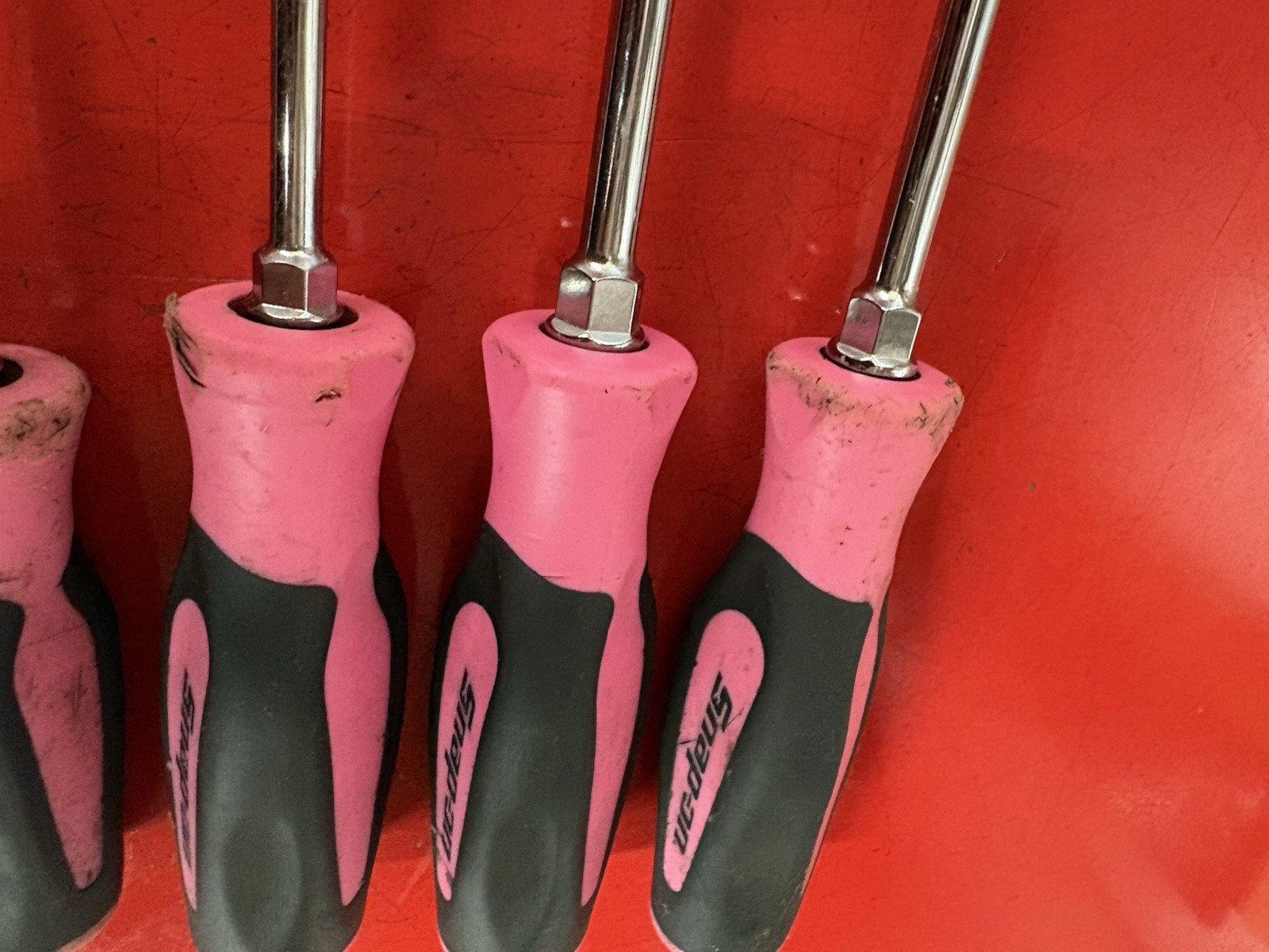 SNAP ON TOOLS USA 5Pc PINK Soft Grip Combination Screwdriver Set SGDX