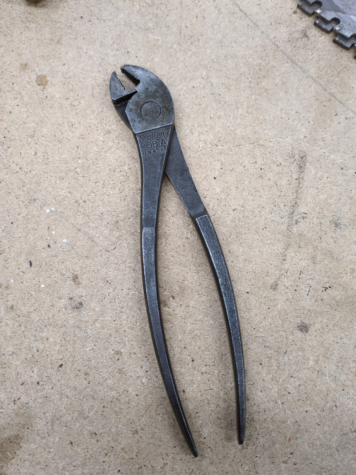 Snap-on Battery Terminal Pliers Angle Nose Parrot Head 7 1/2″ 208-A USA