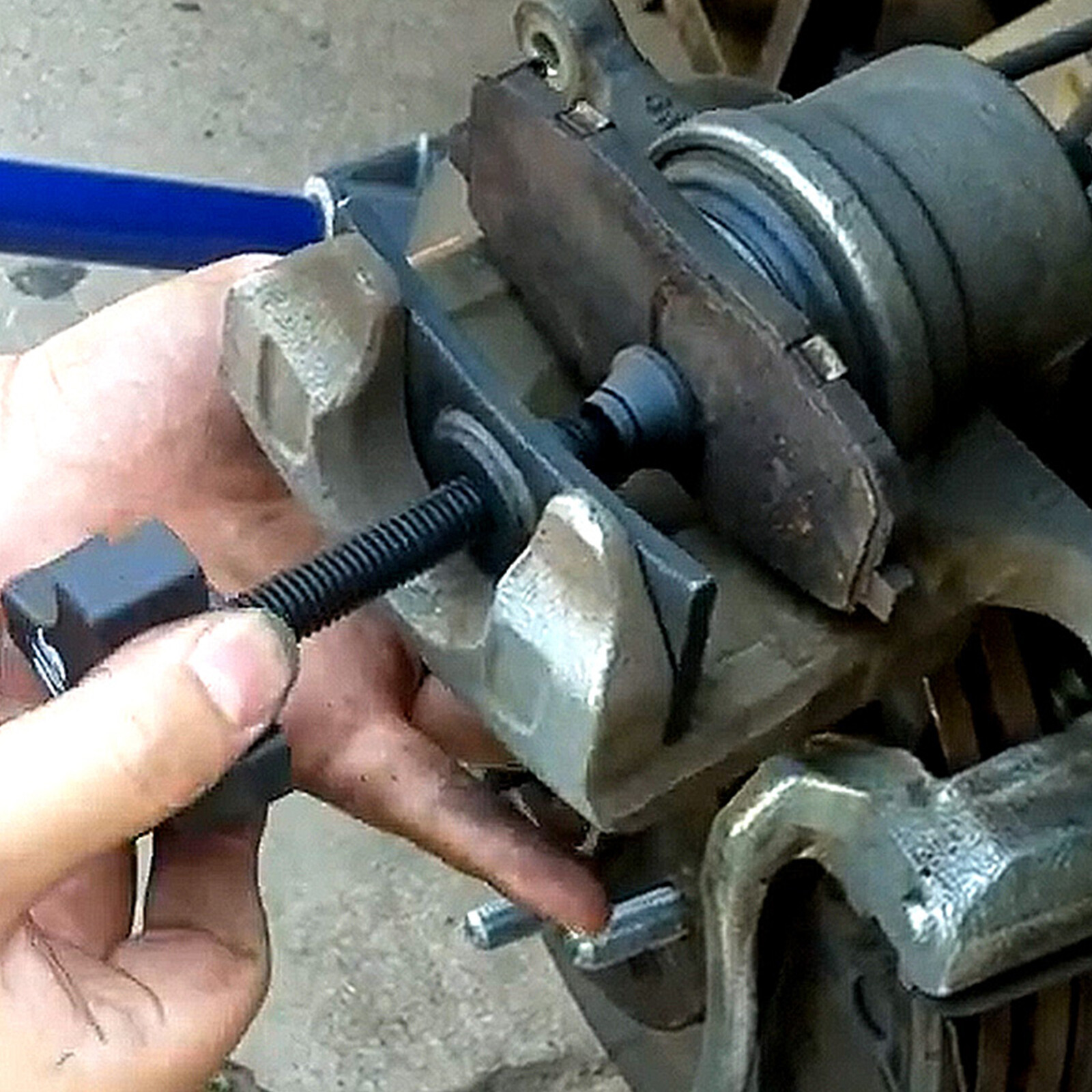 Front Wheel Brake Cylinder Return Tool