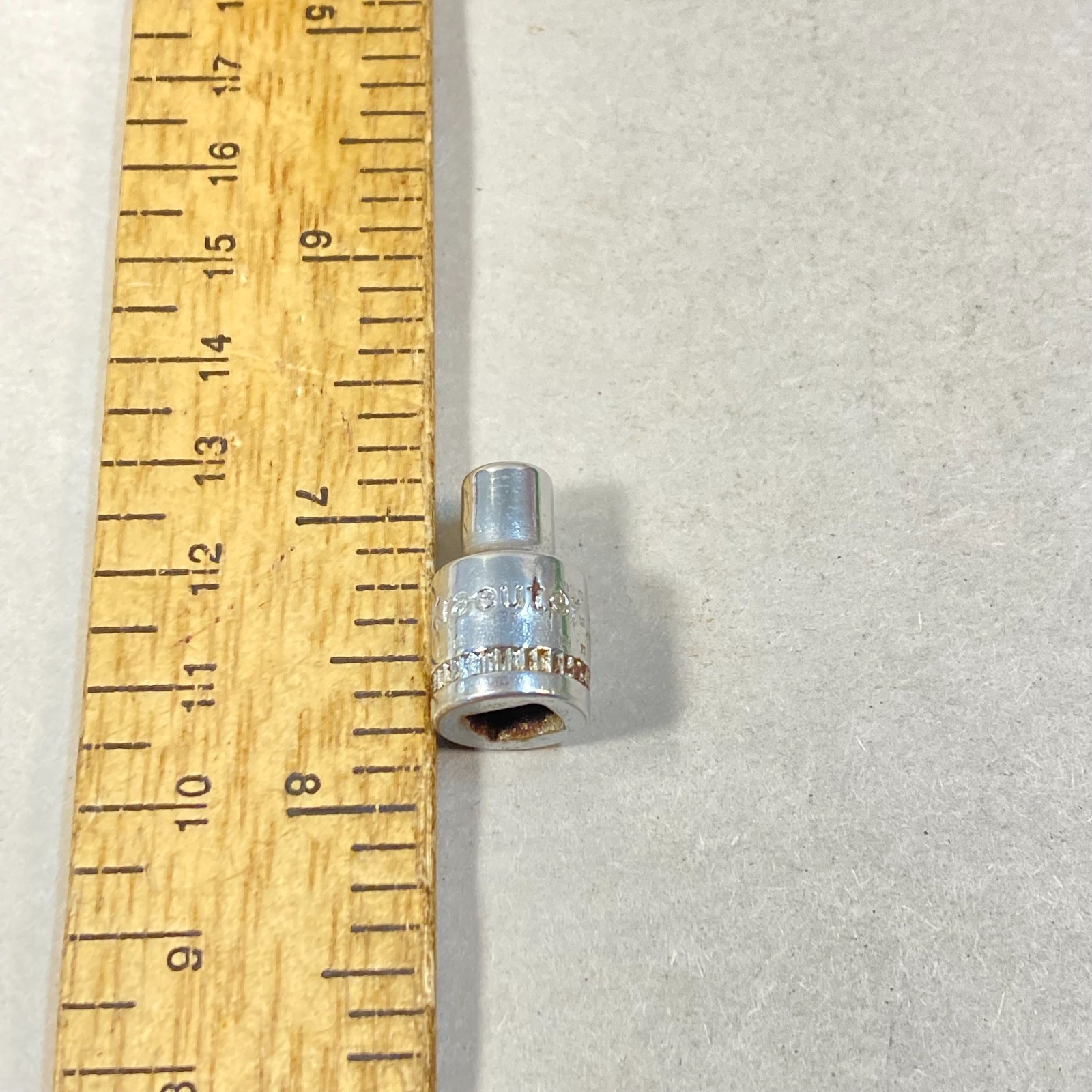 Kraeuter 3/16″ Socket 1/4″ Drive 6 Point SAE #31106 USA
