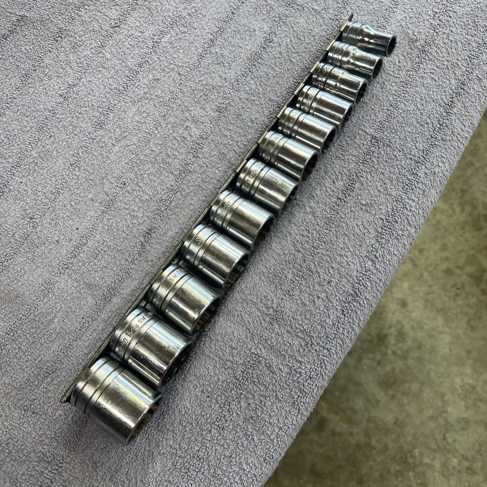 Vintage Snap-On 12 pc 1/2 Drive SAE 12 Point Shallow Socket Set W/Metal Rack