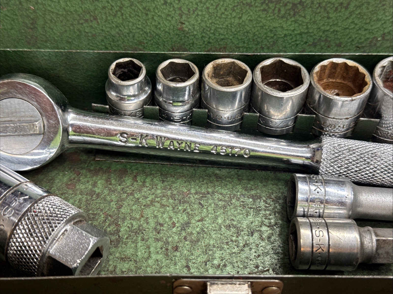 SK Tools 3/8″ Standard 45170 Ratchet with 45112-45126 Series Socket Set Box 4426