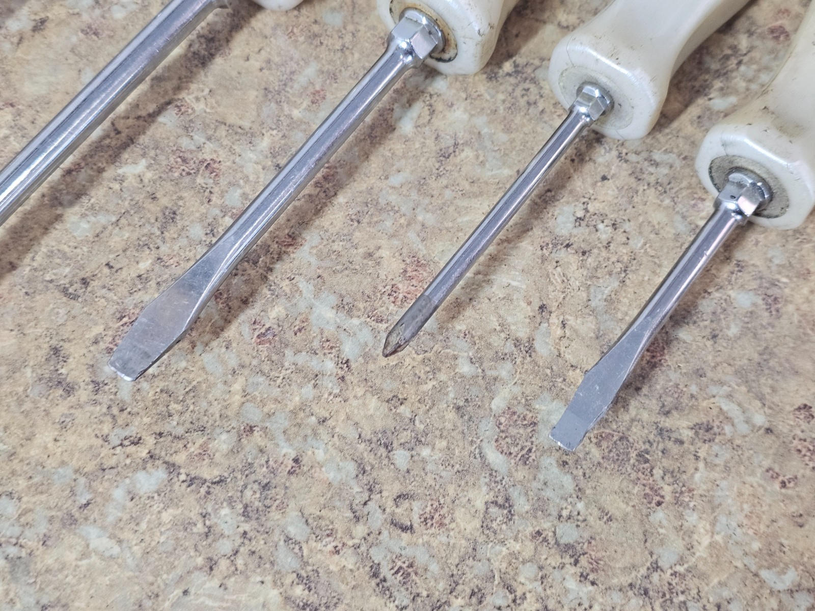 Snap-on 6 Piece Pearl White Hard Handle Screwdriver Set SDDX70APW Pre-owned