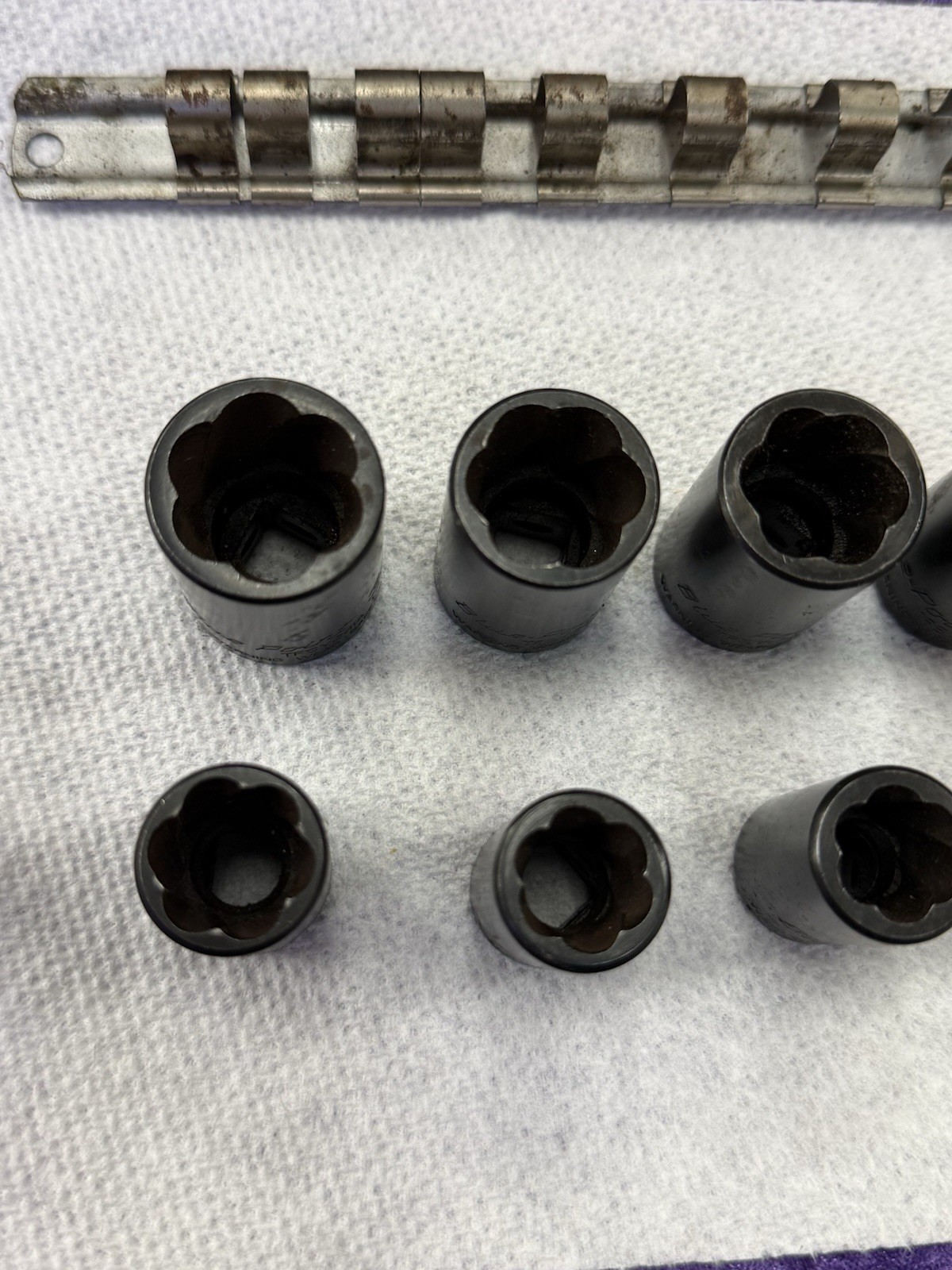 BLUE POINT TFSY SERIES 13 PC 3/8 Dr. Metric/SAE Shallow Twist Impact Socket Set