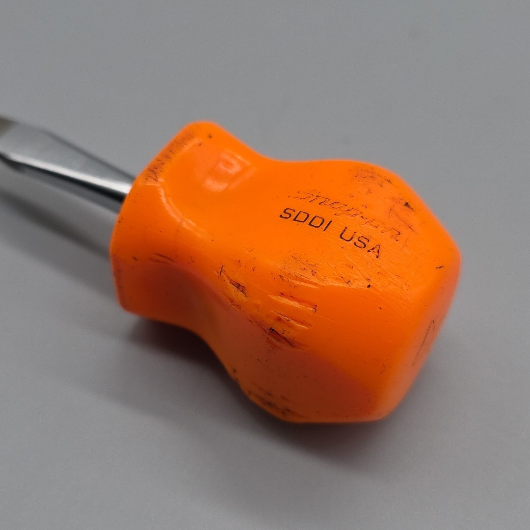 SNAP ON TOOLS – Flat Tip Stubby Screwdriver Yellow Hard Handle SDD1 USA