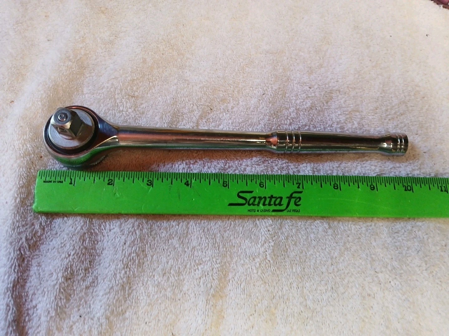 Husky 24202 1/2″ Drive 10″ Ratchet Quick Release Thumb Wheel