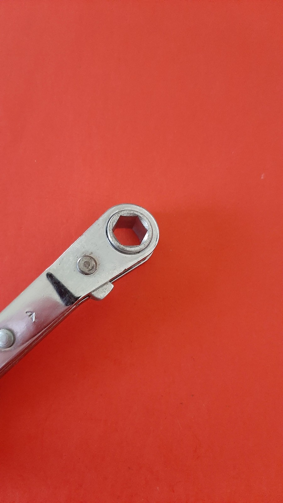 Craftsman USA ROW810 1/4″ x 5/16″ Offset Ratcheting Box Wrench 6pt Point