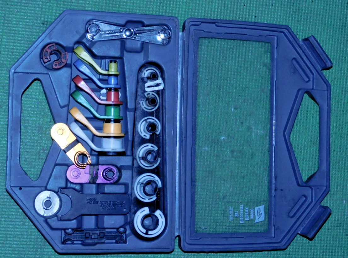 Lisle #39900 19pc A/C and Fuel Line Master Disconnect Tool Set, Premium Used.