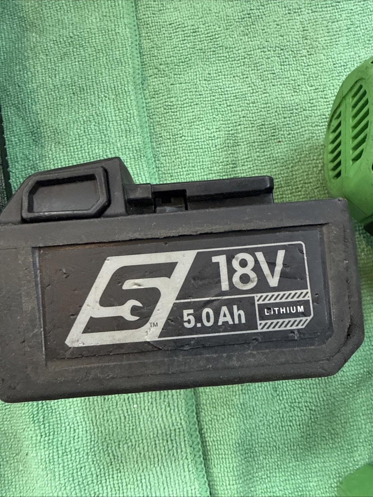 Snap On Tools DCR9050G, 18V Hammer Drill 1/2″ w/5.0ah Battey and Charger