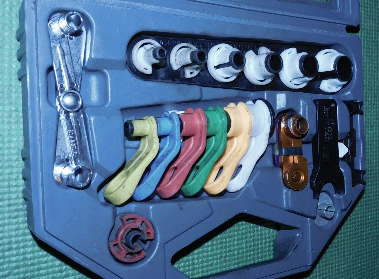 Lisle #39900 19pc A/C and Fuel Line Master Disconnect Tool Set, Premium Used.