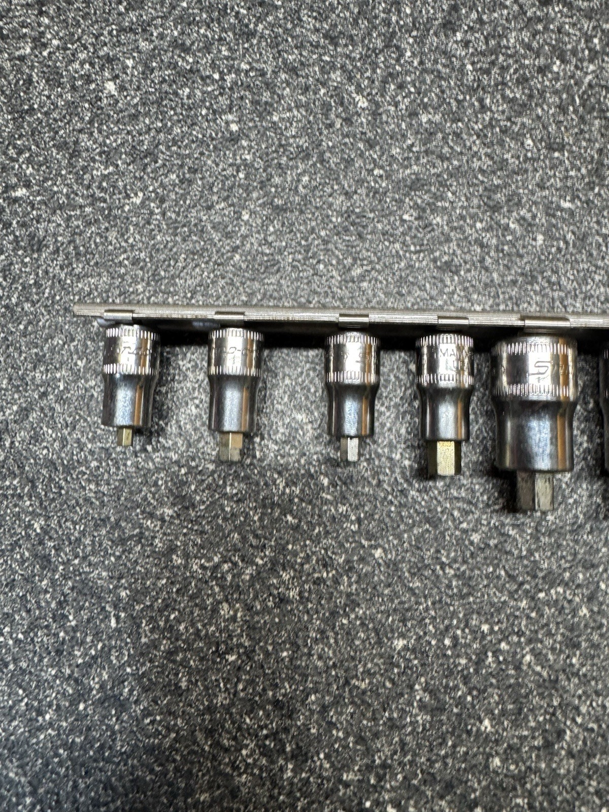 Snap On Tools USA 1/4″ 3/8″ Drive Metric Hex Bit Socket Set STUBBY 208EFTAMXSY