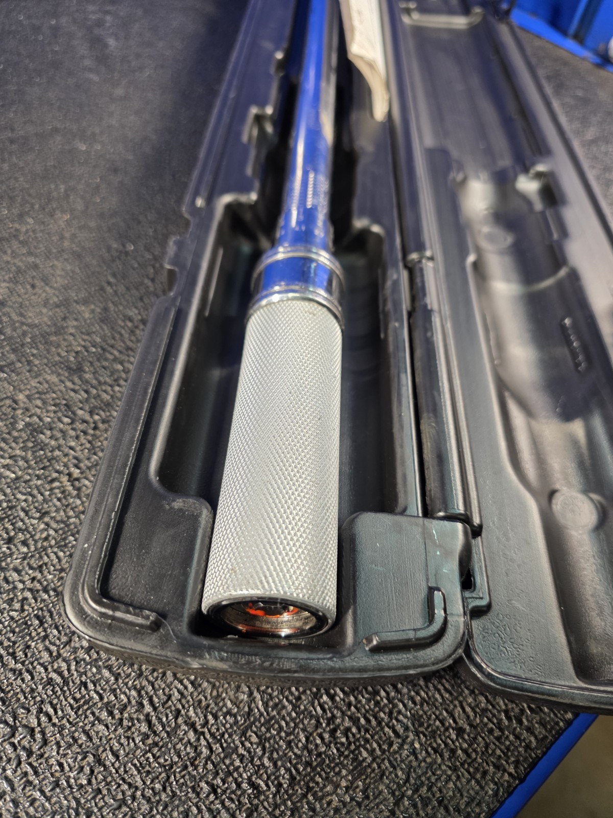 Snap-on Tools QD3R250A 1/2″ Drive Click Style Torque Wrench 50-250ft lbs + Case