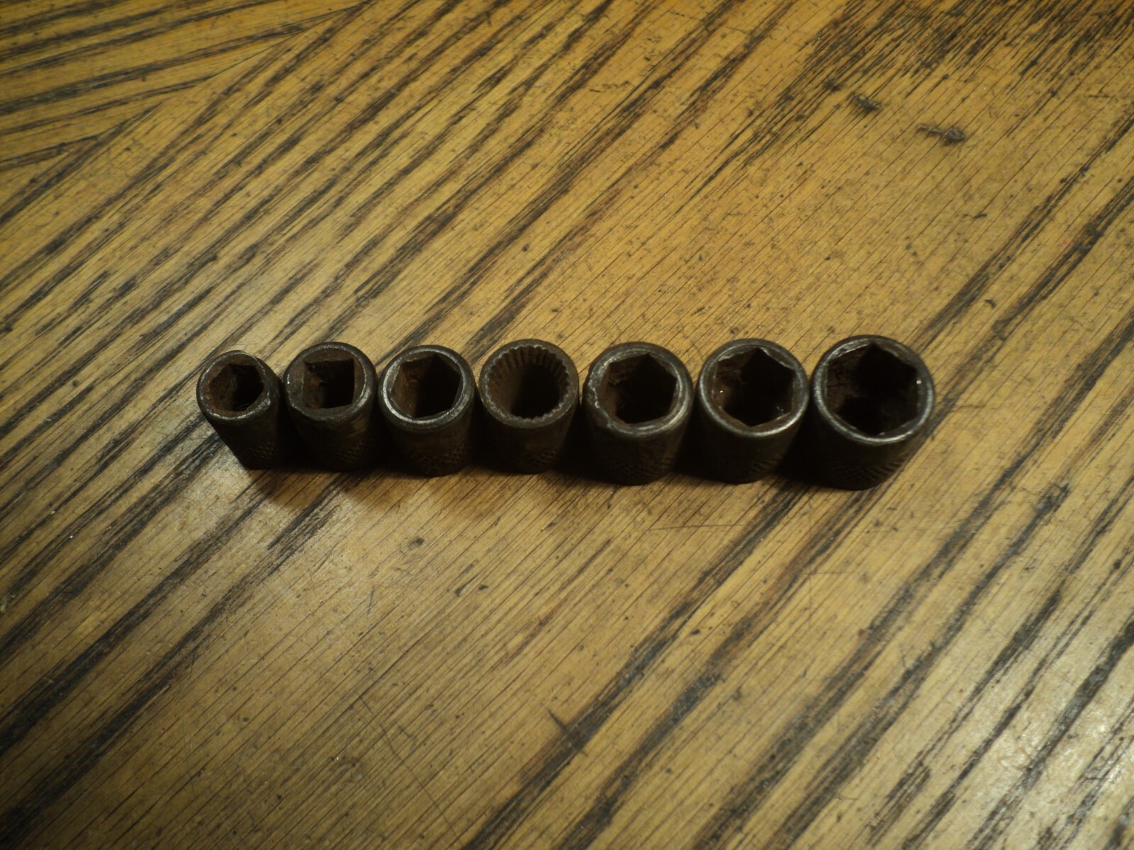 Vintage 8 Pc. Socket Set Tool w/ metal Case 3/16″ To 1/2″ Unbranded