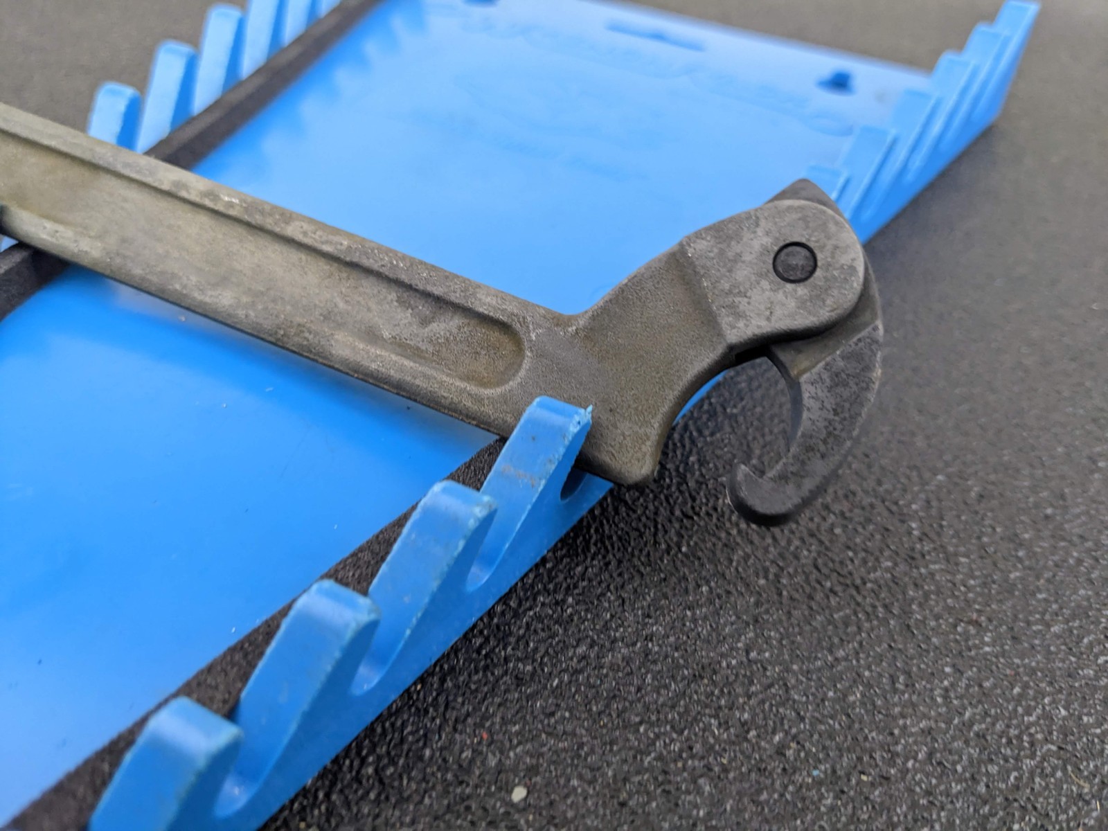 #bp105 Blue-Point 3/4″ to 2″ Adjustable Hook Spanner Wrench AHS300B