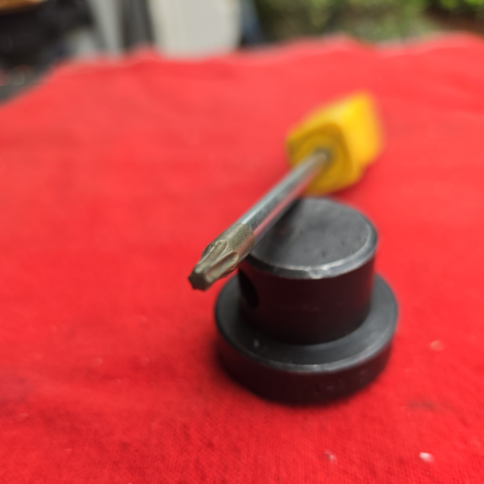 Snap-on SSTX415 Torx T15 Screwdriver Yellow Hard Handle Vintage Driver