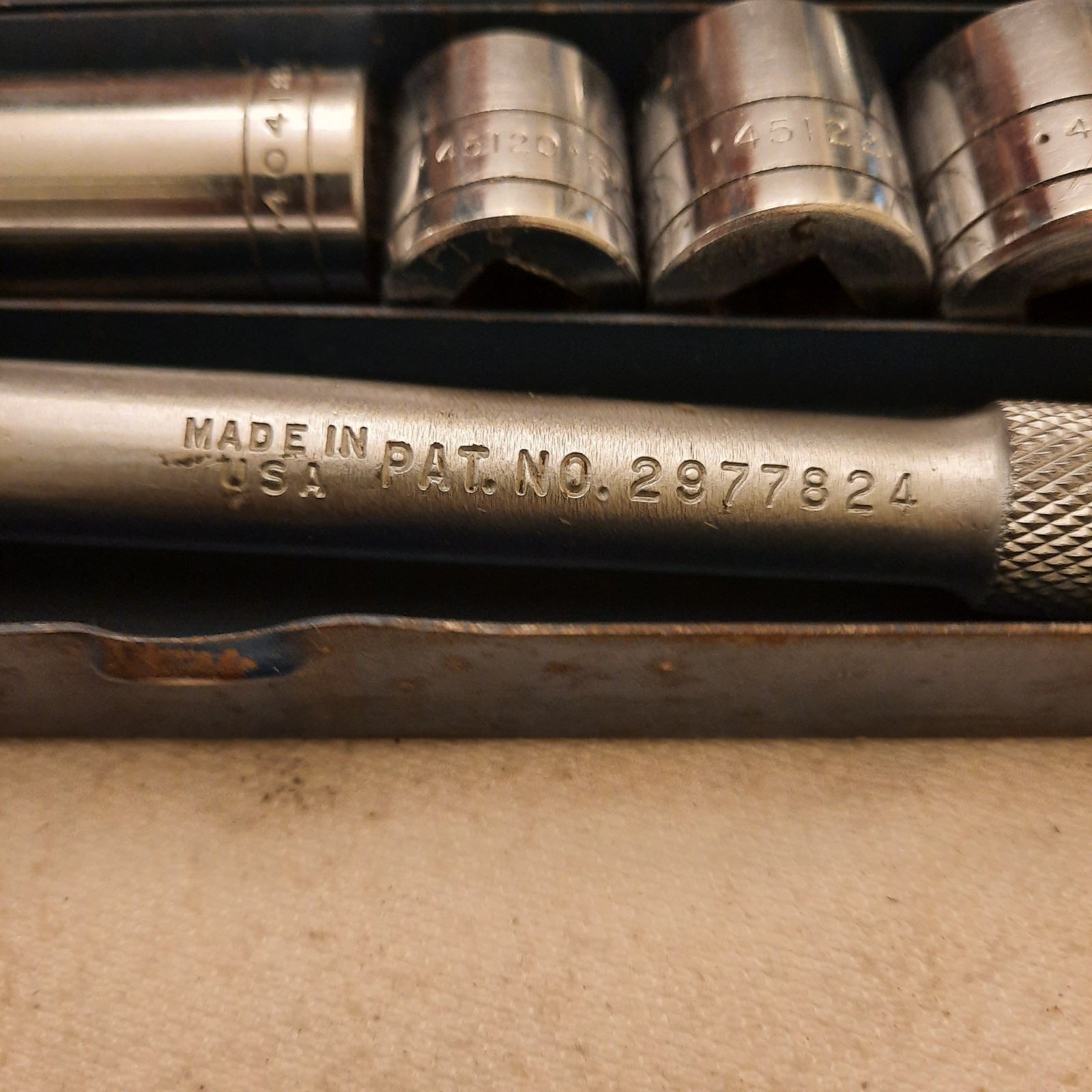S-K Rotating Swivel Head Ratchet + 10 Pc Sockets. USA. In Metal Case. See Desc.