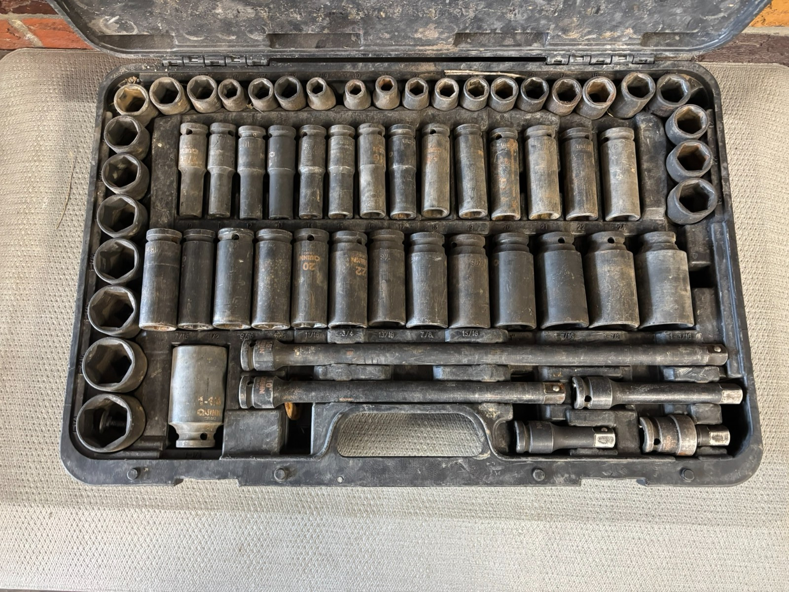 QUINN 61 Piece 1/2″ Drive SAE & Metric Master Impact Socket Set w. Case