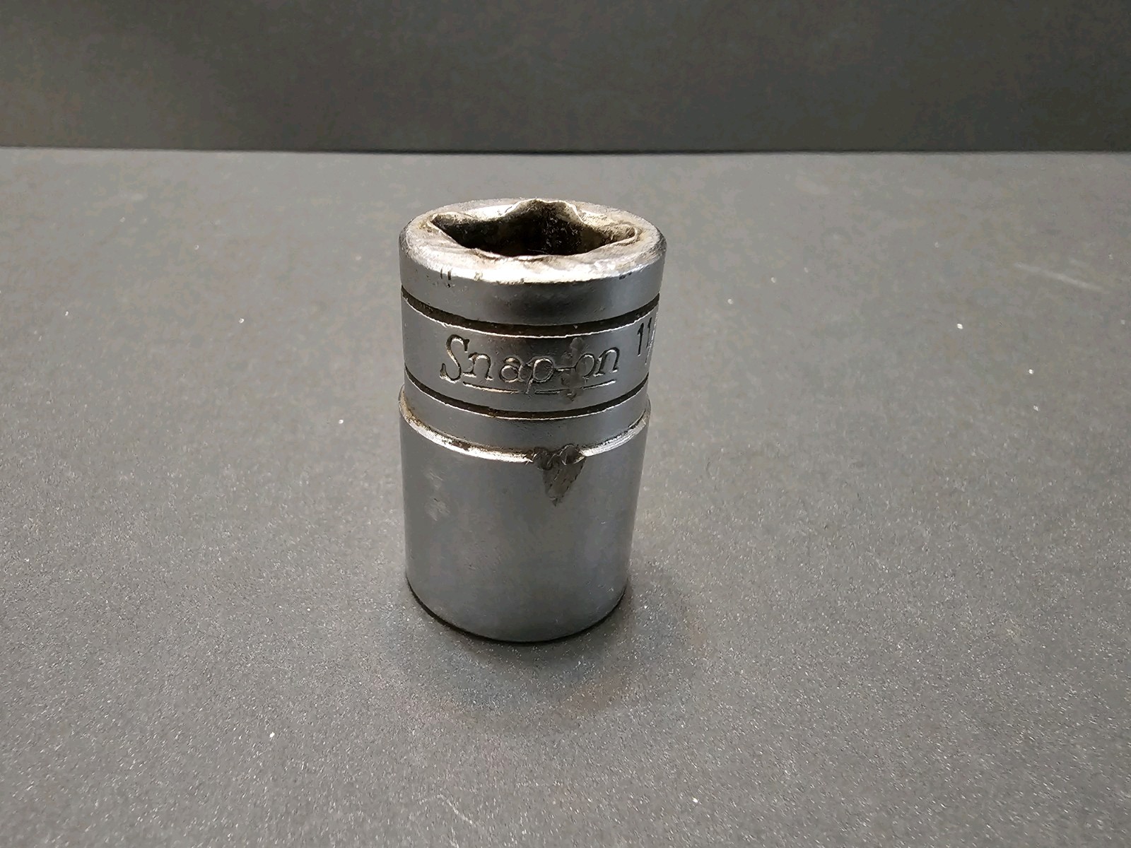 Snap-On TW221 11/16″ Shallow Standard Socket