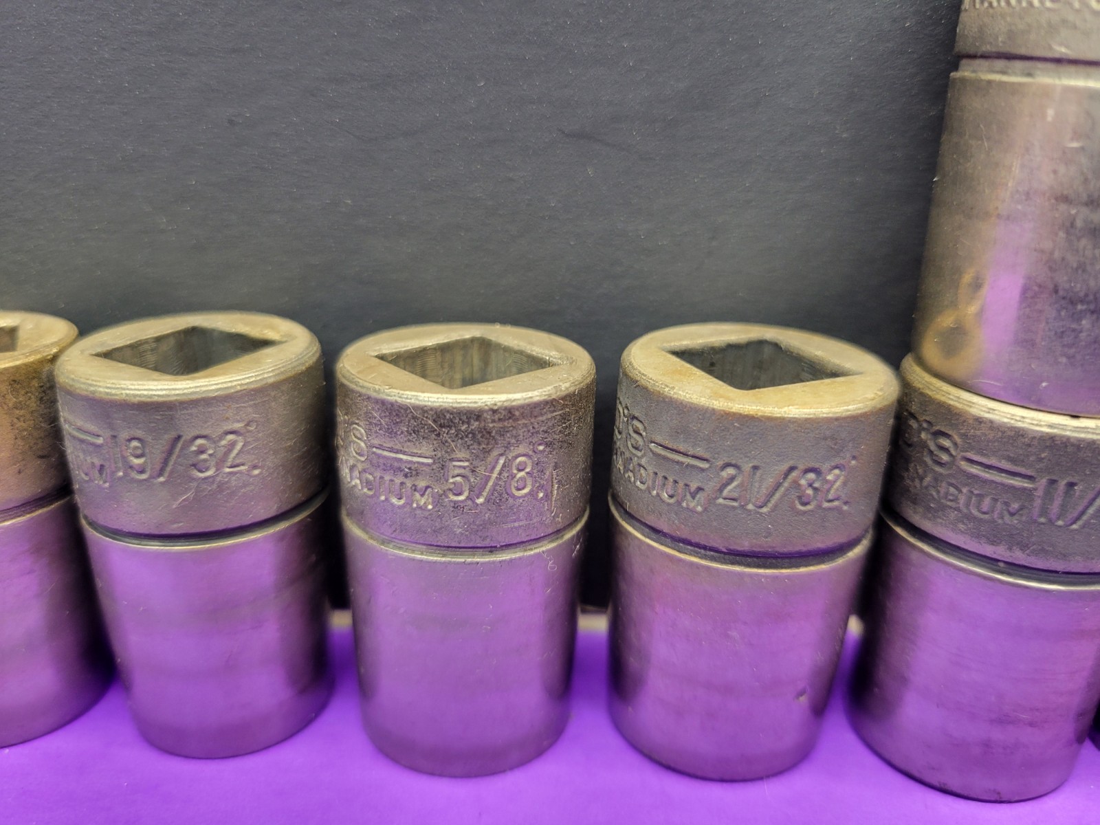 16 VINTAGE WARD’s 1/2 DRIVE SHALLOW SOCKET SET 12PT. 7/16″-7/8″ & 1″TO 1 1/4″