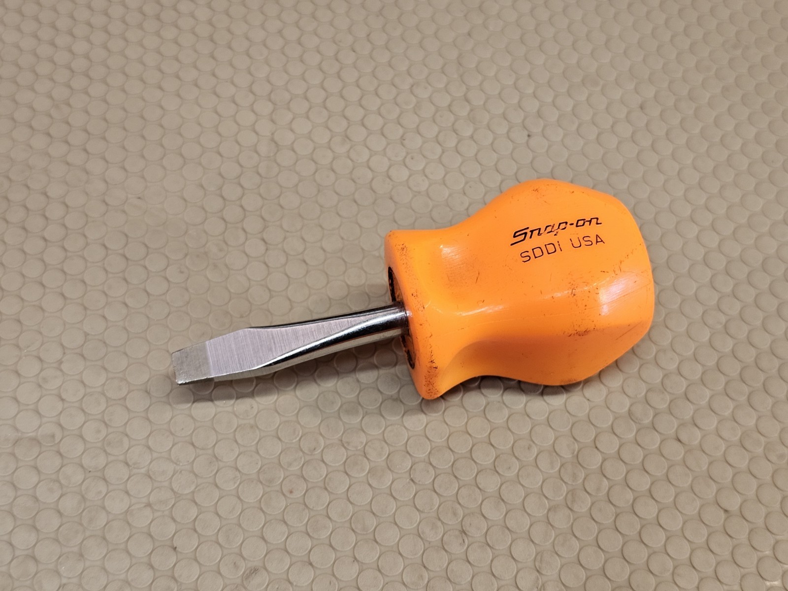 Snap-on SDD1 1/4″ x 1-1/2″ Hard Orange Handle Flat/Slotted Stubby Screwdriver US