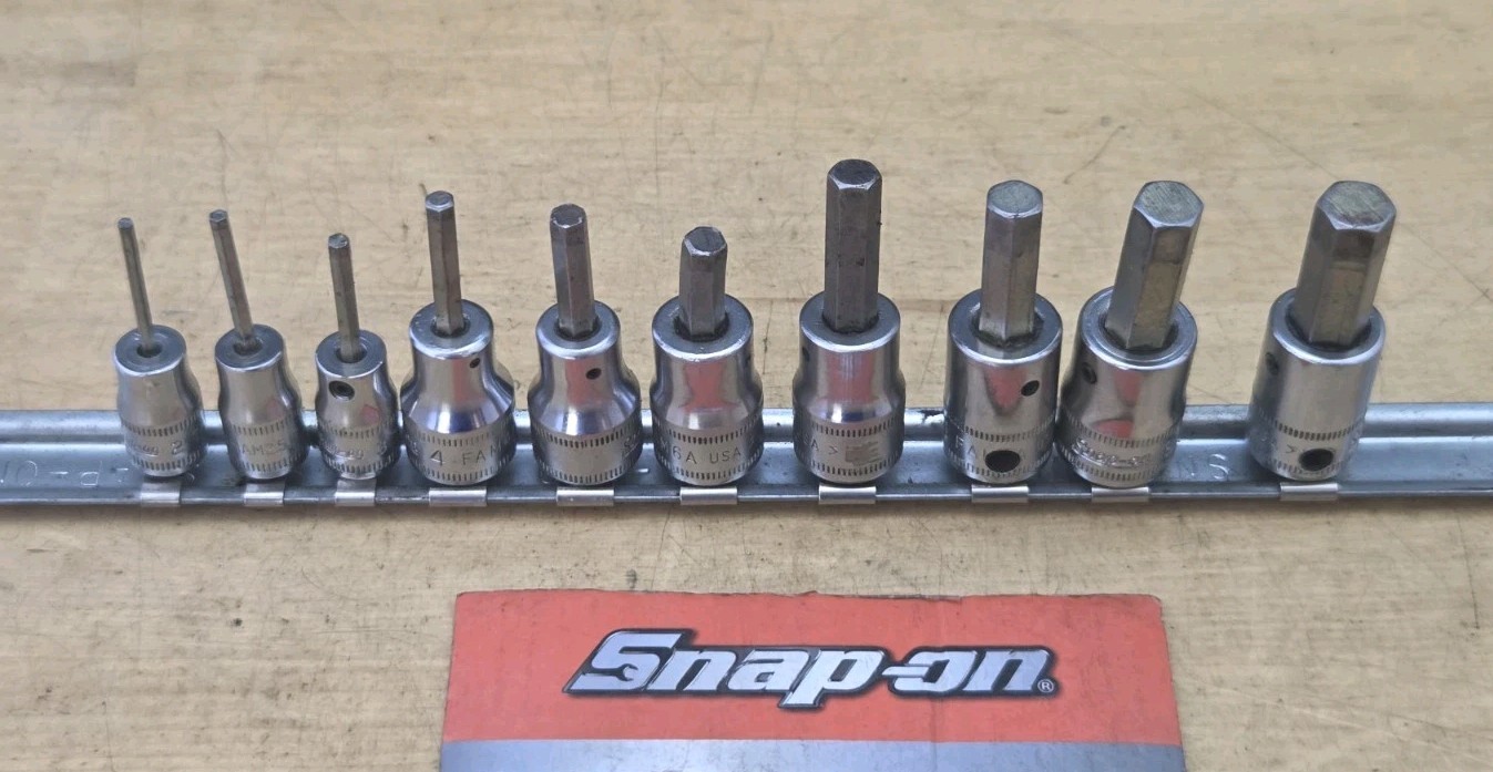Snap On 210EFTAMY-1/4″ & 3/8″ Dr 10Pc Metric Standard Hex Bit Socket Driver Set