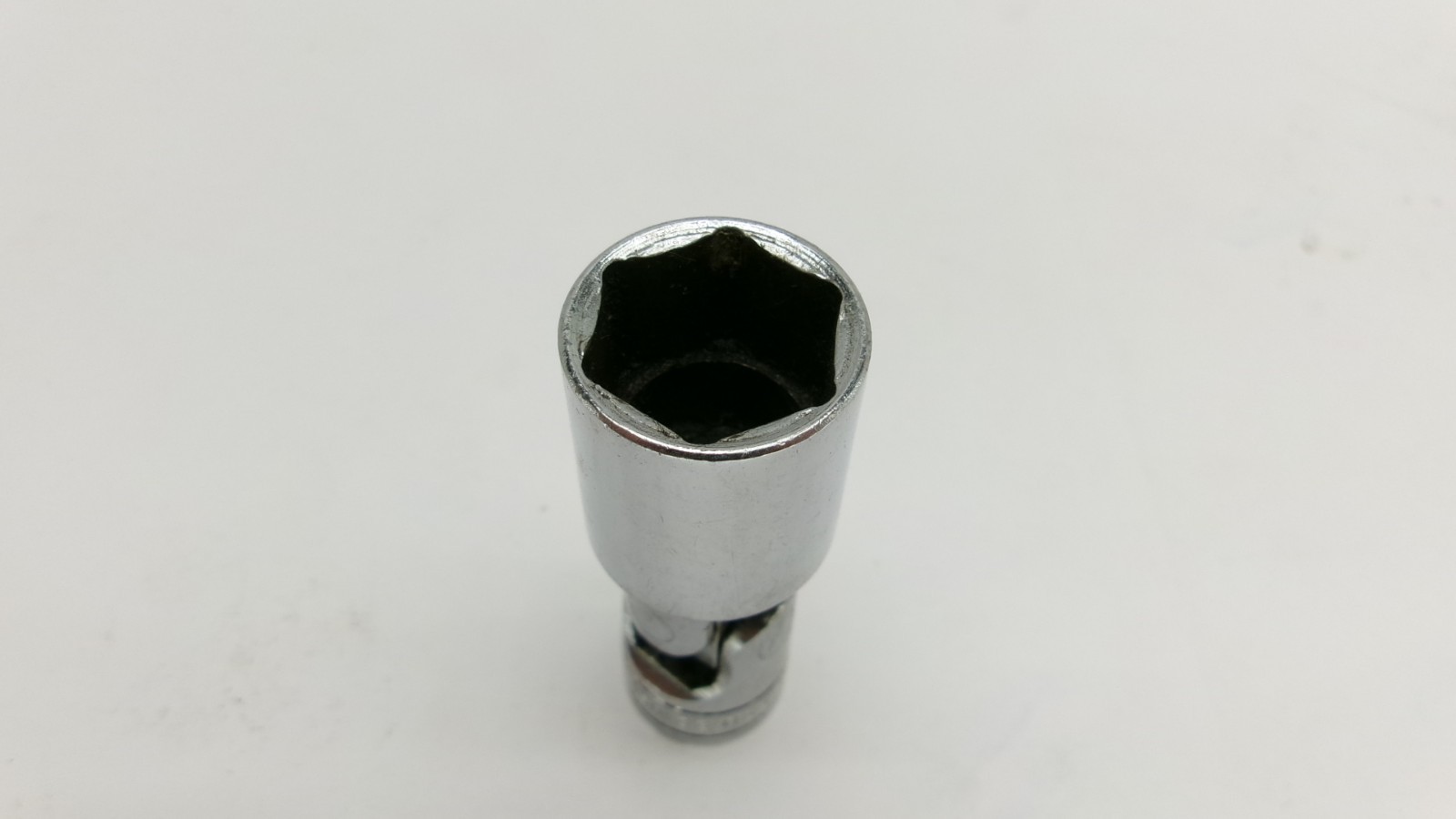 Snap-on tools USA 38 drive 11/16″ SAE Semi Deep Swivel Socket FSU22 Nice!