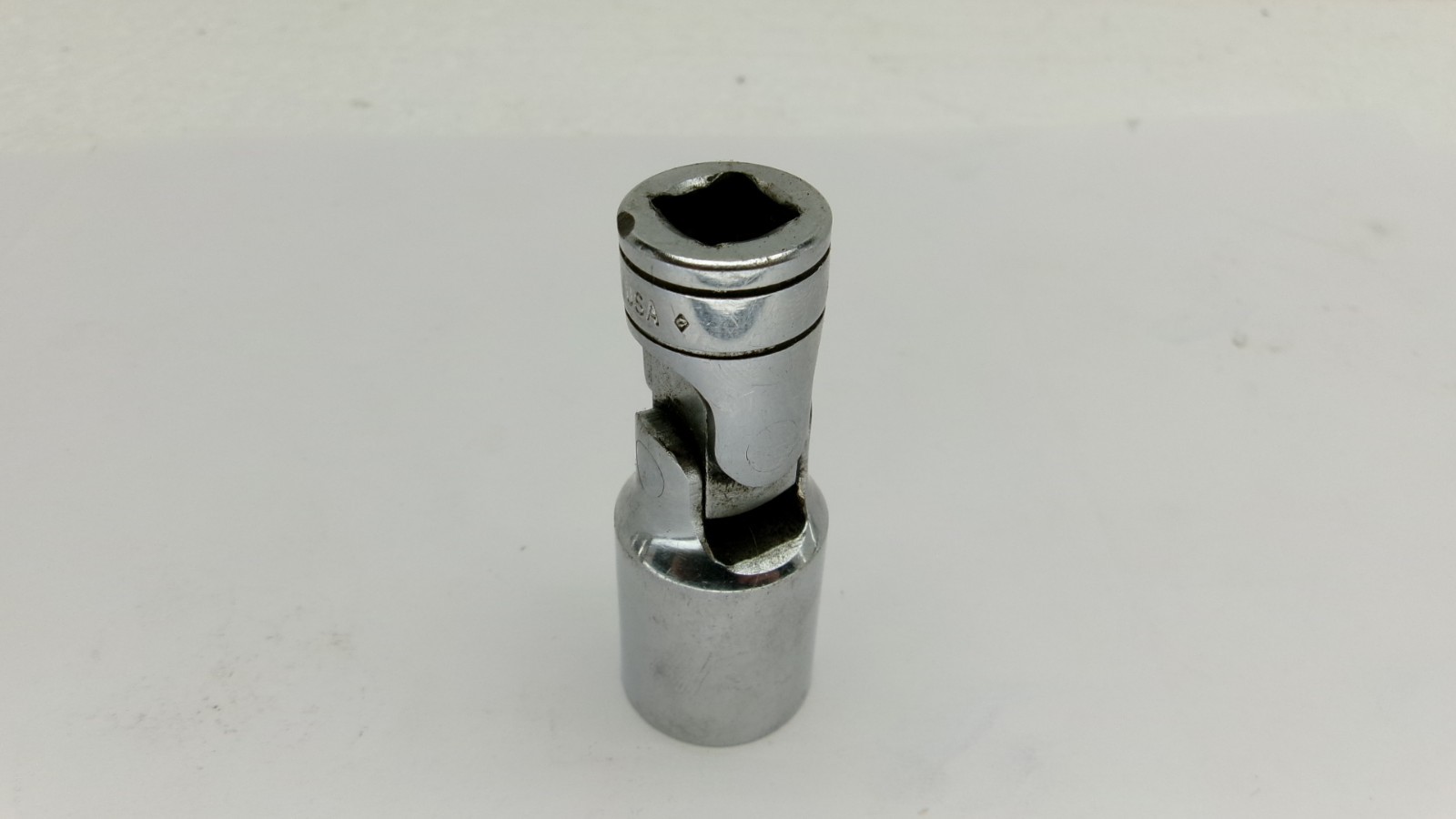 Snap-on tools USA 38 drive 11/16″ SAE Semi Deep Swivel Socket FSU22 Nice!