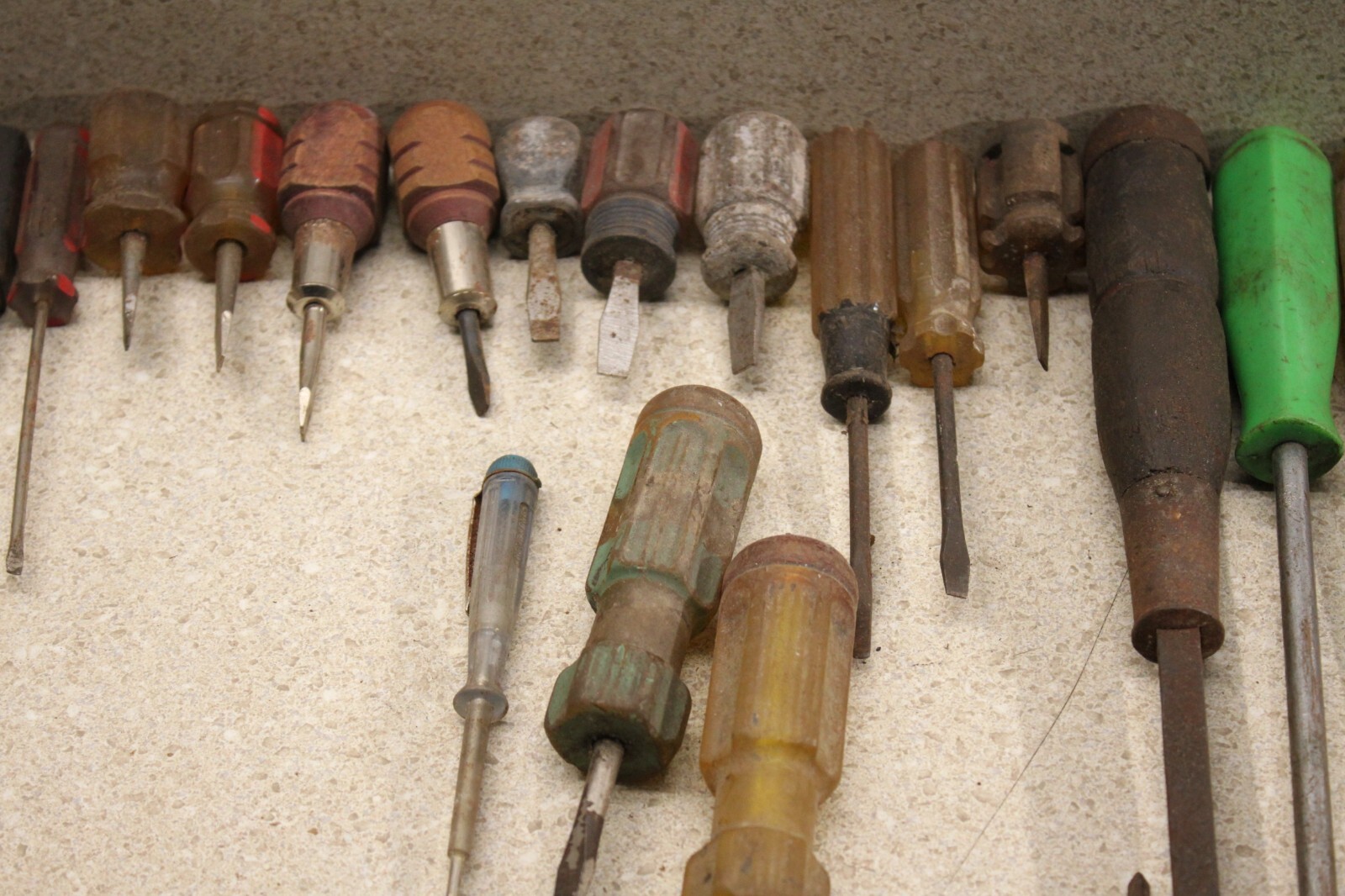 Lot Of Various Size Flat Head & Phillips Head Screwdrivers Vintage Old Tools9357