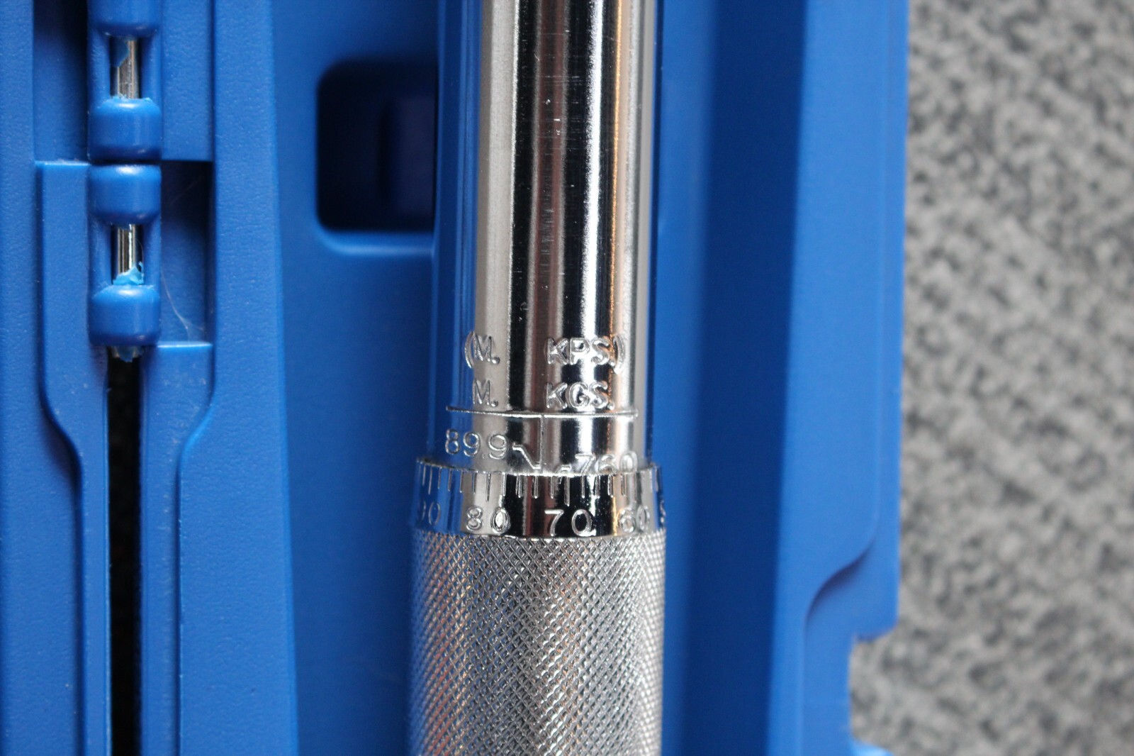 PowerFist 1″ Dr. 700ft-Lbs. Heavy Duty Click Type Torque Wrench #8229239