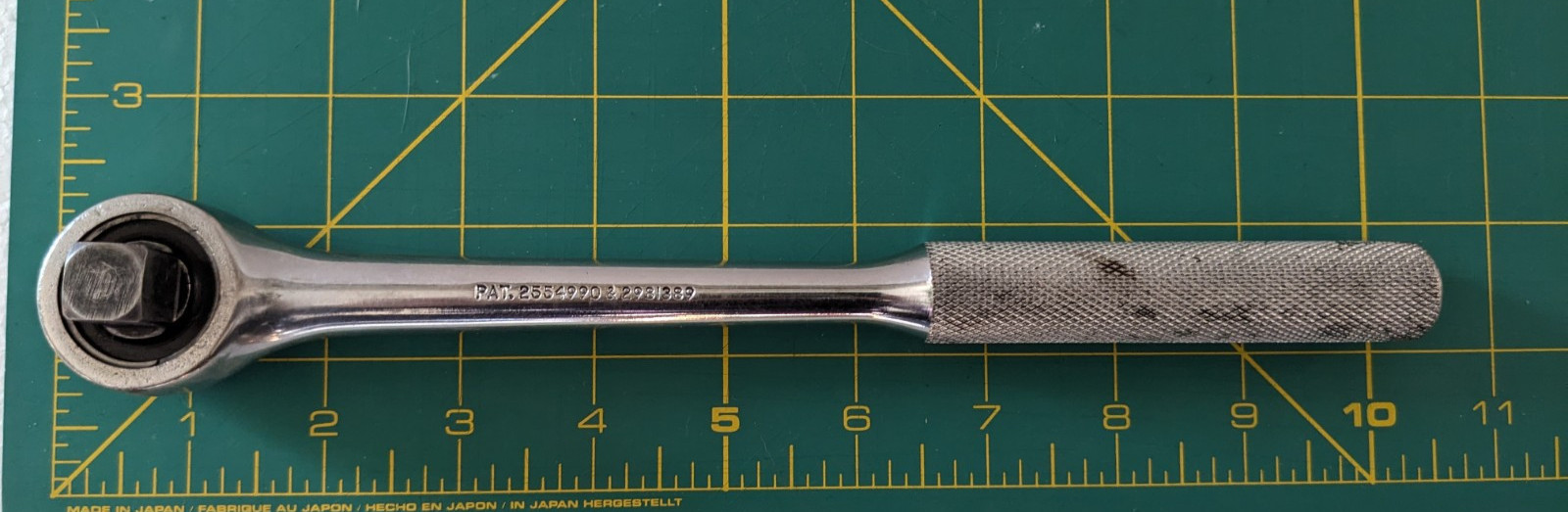Vintage Husky CS-43 1/2” Drive Round Head Ratchet 10” Long Knurled Handle USA