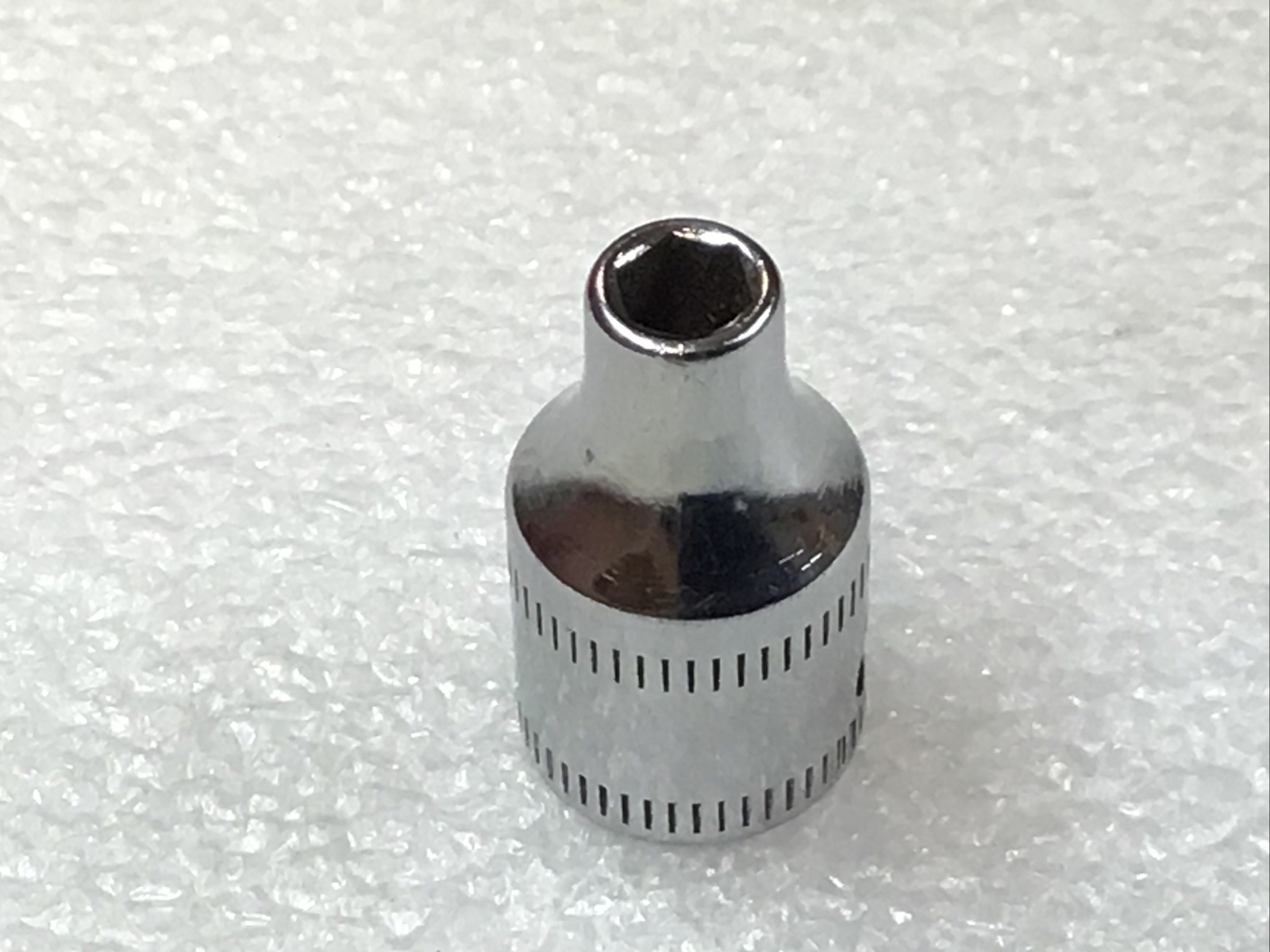 Snap-On TMM4 – 4mm , Metric, Chrome, 1/4″ Dr., Standard Socket, 6 Pt.-USA-NICE