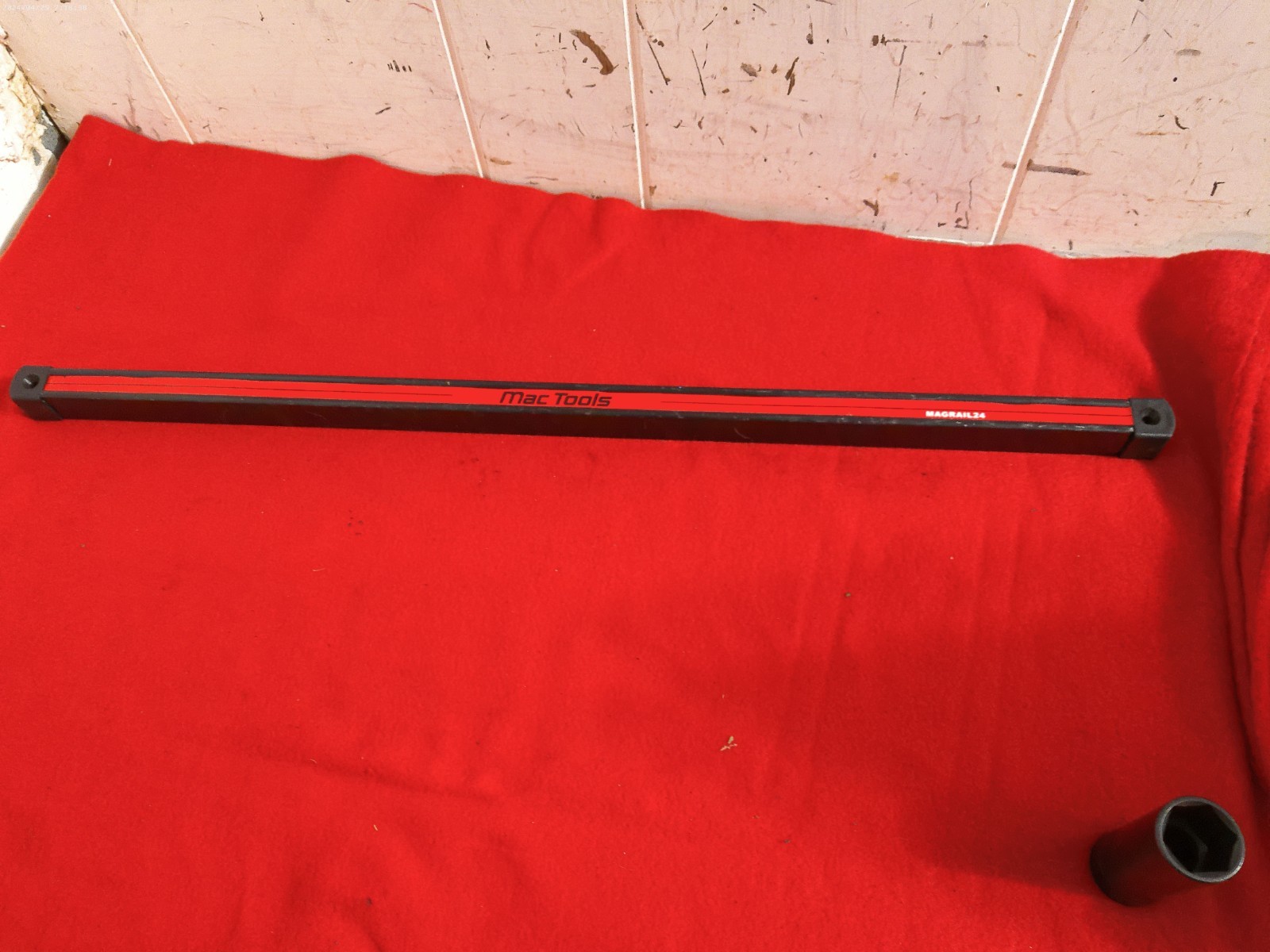 Mac Tools 24″ Magnetic Rail MAGRAIL24 strong rail