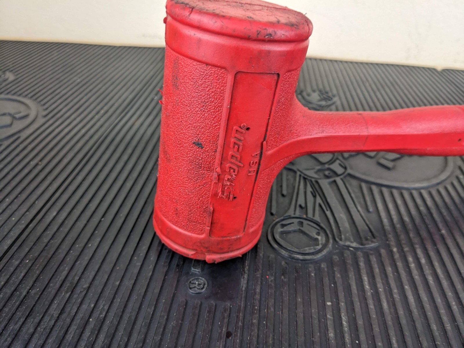 #ba806 Snap-On HBFE48 Dead Blow 48-Ounce Soft Grip Hammer RED