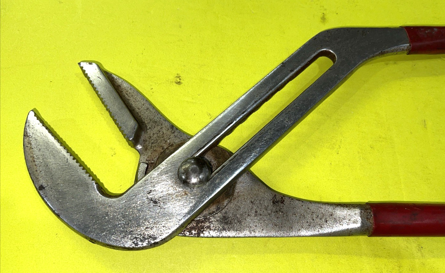 SNAP-ON & BLUE-POINT TOOLS 2 PIECE SLIP JOINT & 20 IN ADJUSTABLE JAW PLIERS