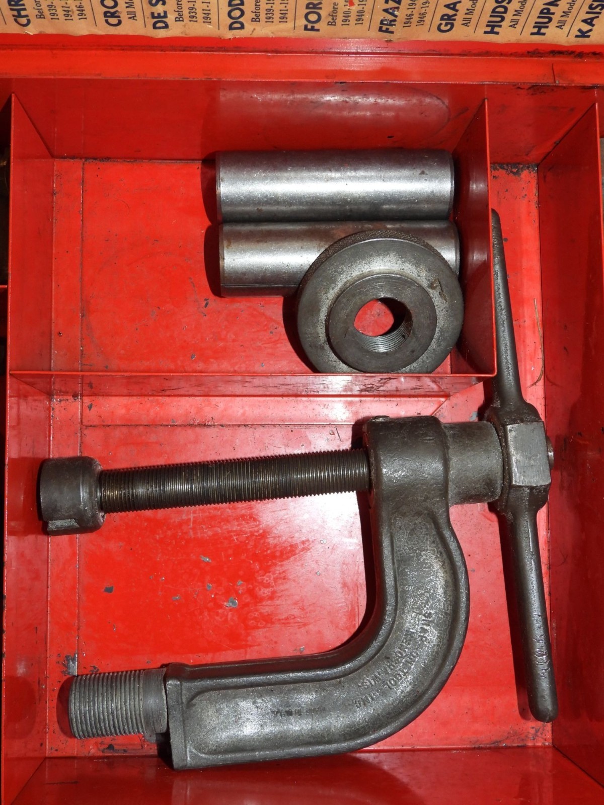 Vintage Snap On Universal Steering Wheel Puller Set With Red Case CG-60-F