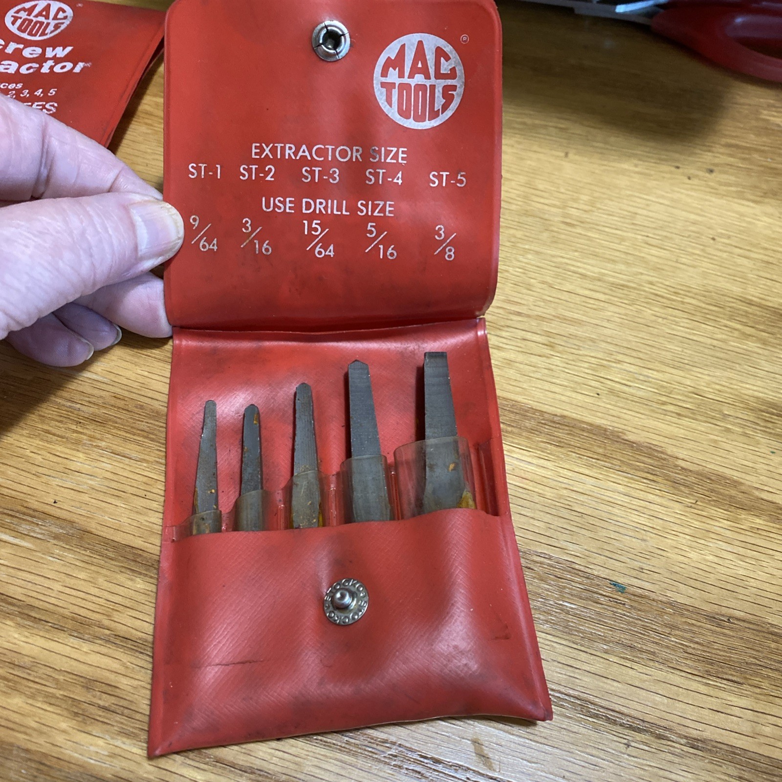 Mac Tools 5PC Screw Extractor With Red Pouch 5663ES,