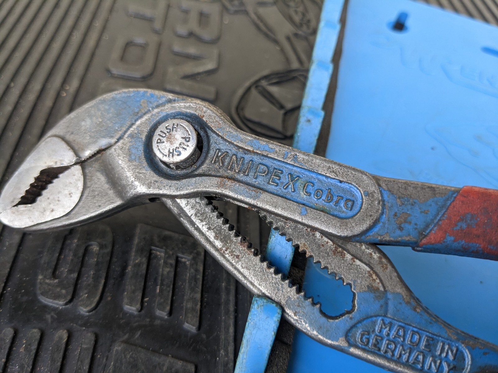 #bi005 Mac Tools P10C Knipex Cobra Self-Gripping 10in Pliers