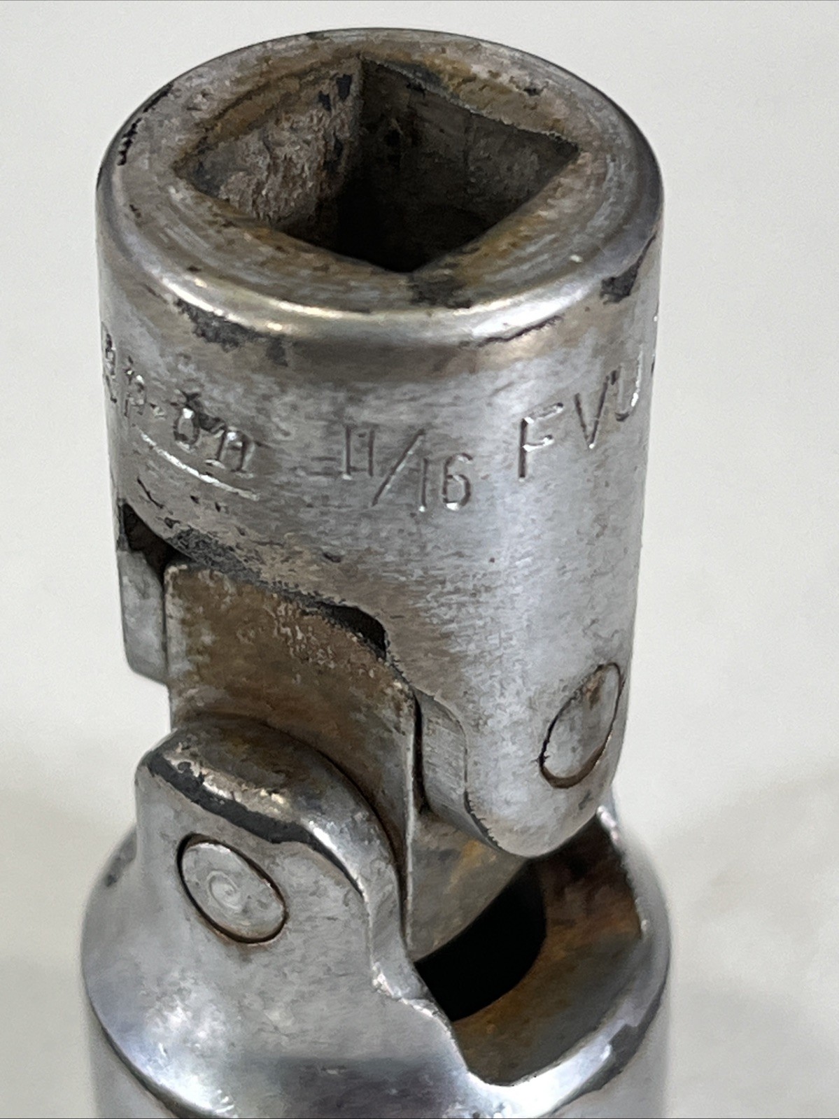 Snap on USA FVU22, 11/16″ Inch 3/8″ Drive 12 Point Universal Socket Vintage