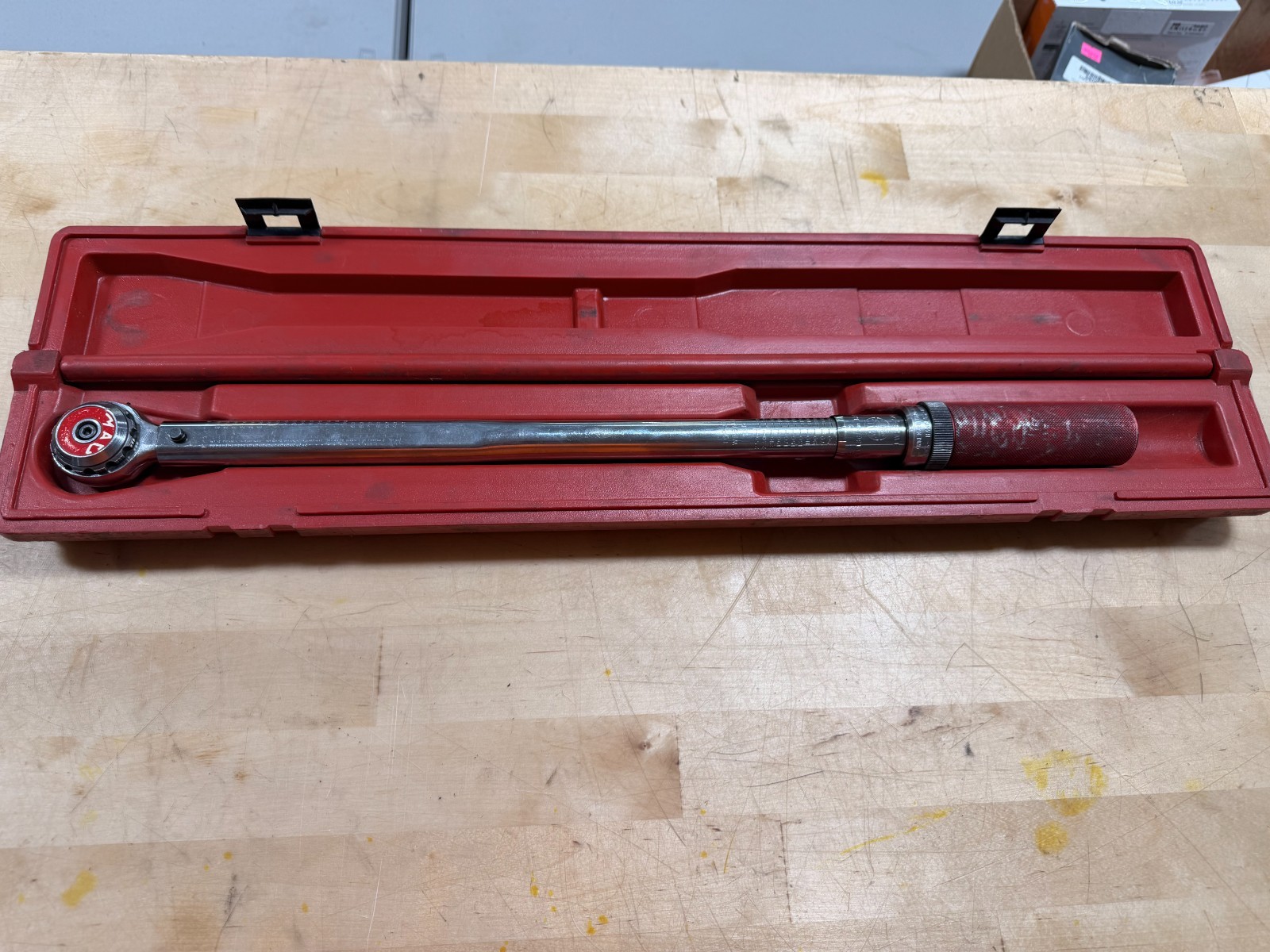MAC Tools USA 1/2″ Drive TWK8250 Torque Wrench Ratchet, 250 FT LB w/ NM & Case